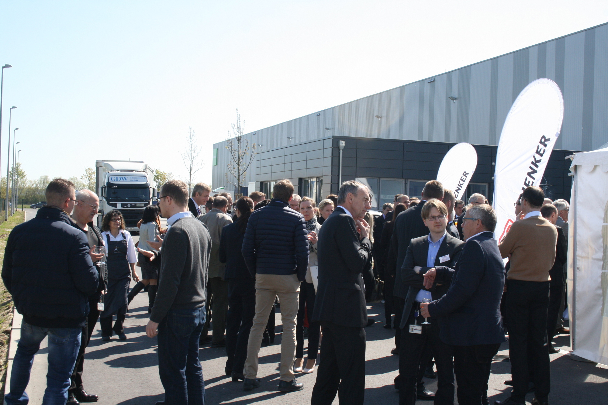 Das neue Logistik-Zentrum von DB Schenker wurde am 29. April 2016 feierlich eröffnet. Foto: B4B WIRTSCHAFTSLEBEN SCHWABEN