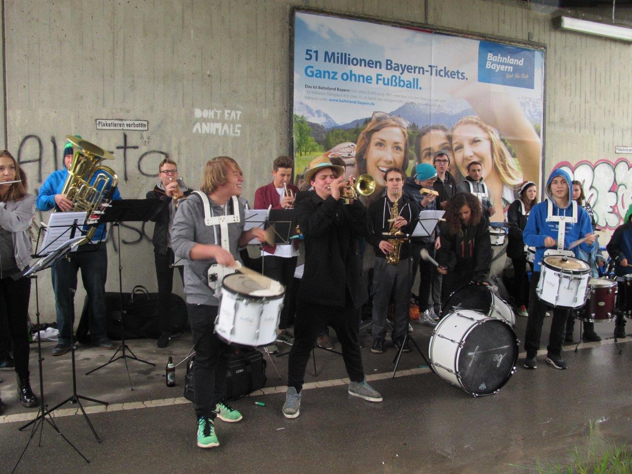 Impressionen der Teilnehmer des 5. M-net Firmenlaufs in Augsburg auf der Strecke. Foto: B4B WIRTSCHAFTSLEBEN SCHWABEN