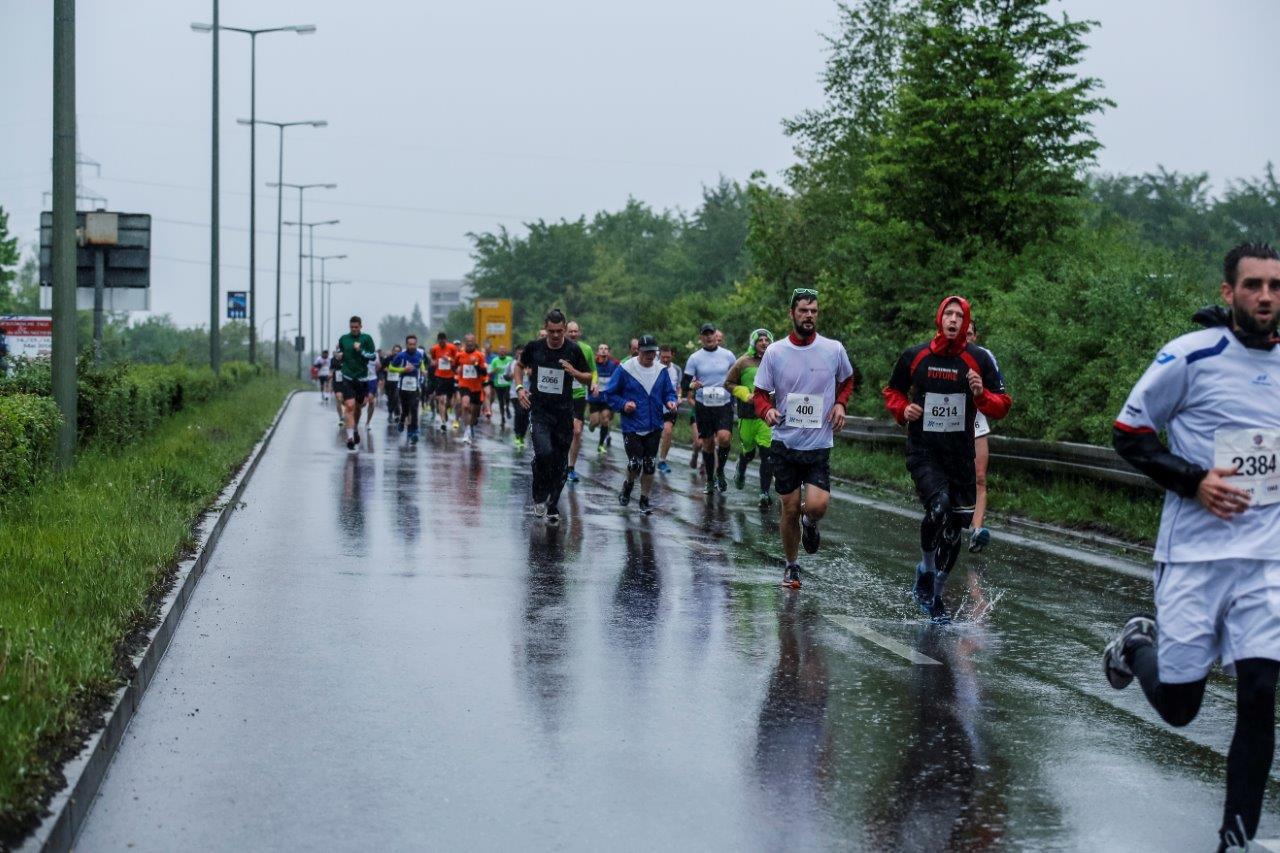 5. M-net Firmenlauf Augsburg: Auf der Strecke. Foto: Bernd Jaufmann