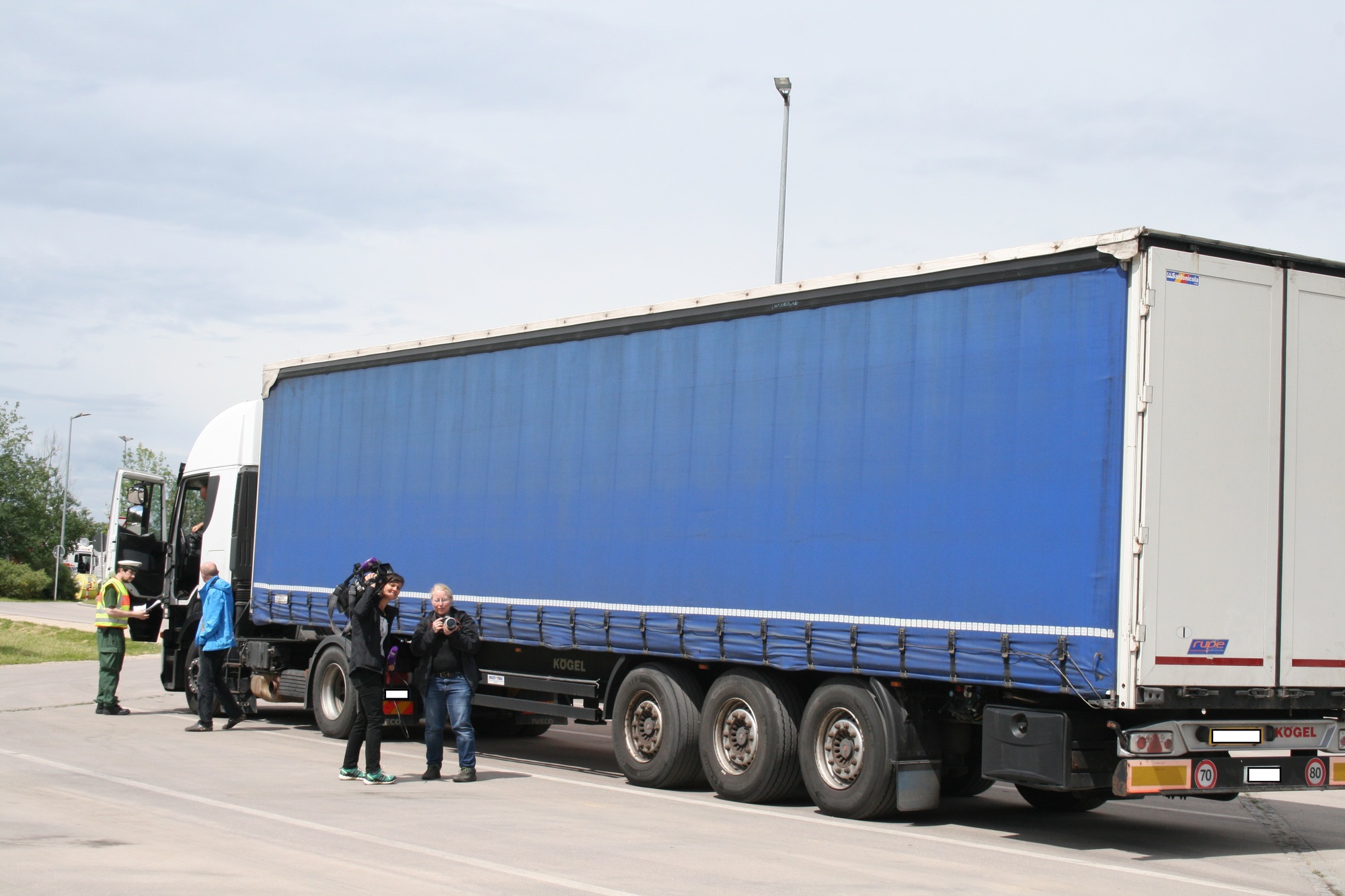 LKW-Kontrolle auf der A8 bei Augsburg mit Verkehrsminister Joachim Herrmann. Foto: B4B WIRTSCHAFTSLEBEN SCHWABEN