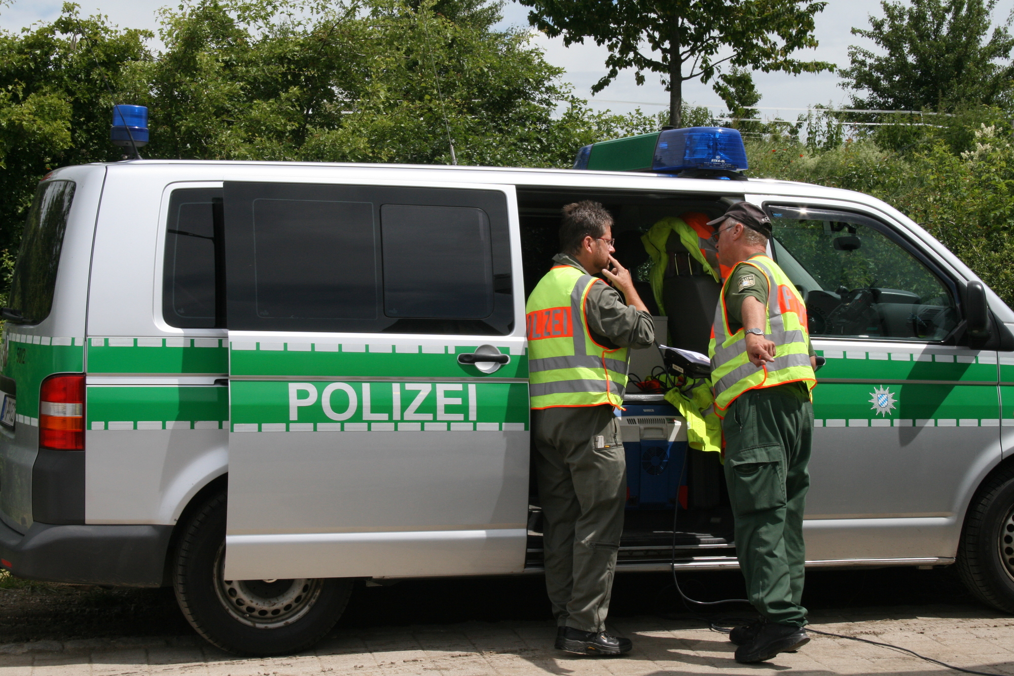LKW-Kontrolle auf der A8 bei Augsburg mit Verkehrsminister Joachim Herrmann. Foto: B4B WIRTSCHAFTSLEBEN SCHWABEN