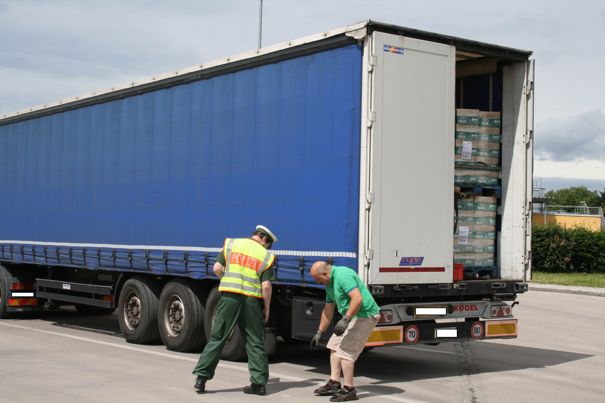 LKW-Kontrolle auf der A8 bei Augsburg mit Verkehrsminister Joachim Herrmann. Foto: B4B WIRTSCHAFTSLEBEN SCHWABEN