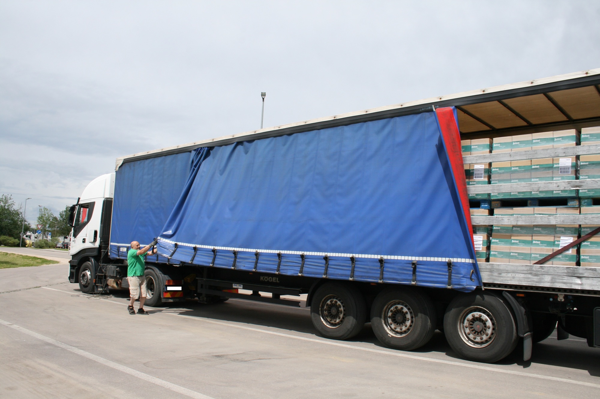 LKW-Kontrolle auf der A8 bei Augsburg mit Verkehrsminister Joachim Herrmann. Foto: B4B WIRTSCHAFTSLEBEN SCHWABEN