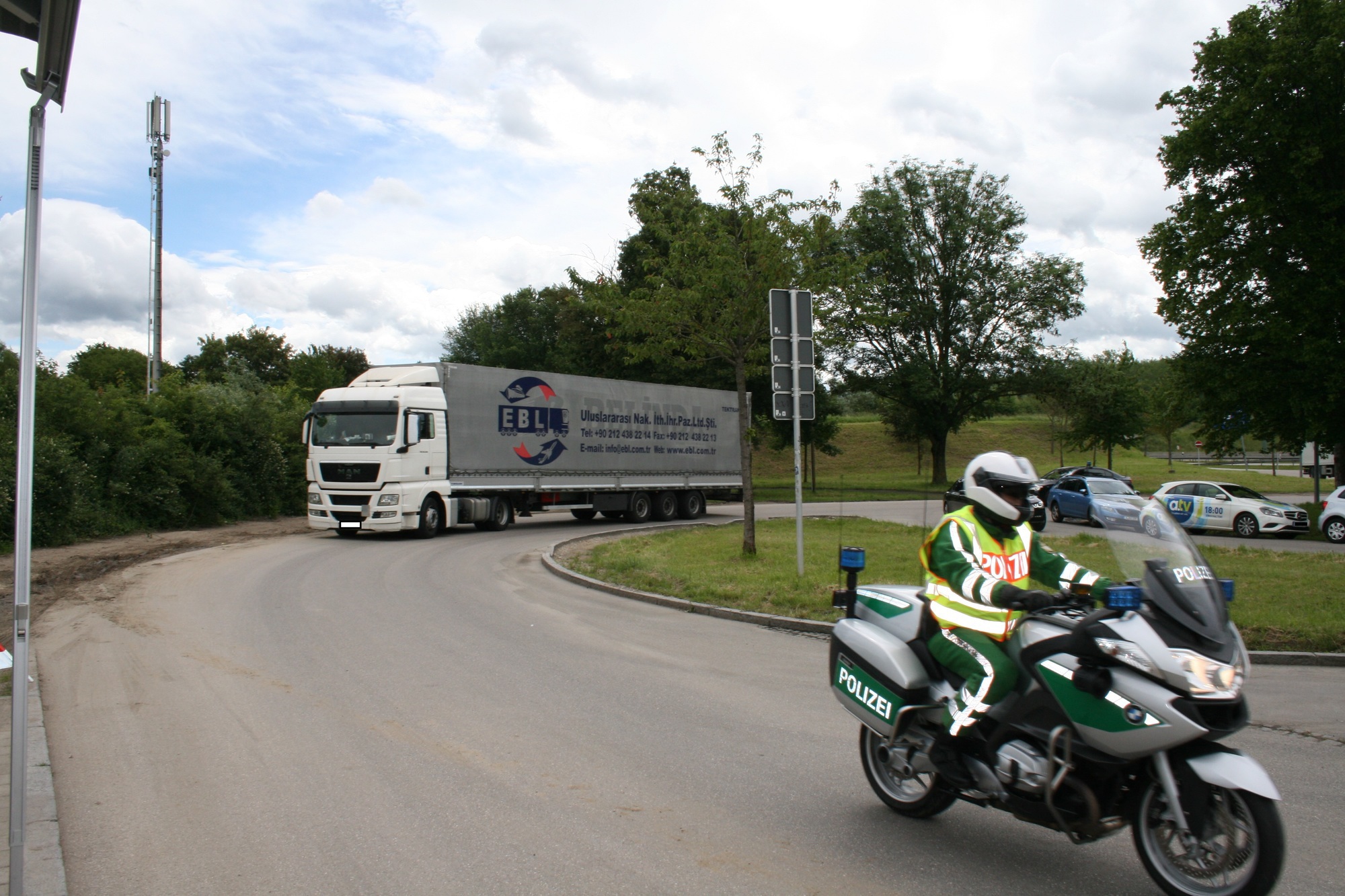 LKW-Kontrolle auf der A8 bei Augsburg mit Verkehrsminister Joachim Herrmann. Foto: B4B WIRTSCHAFTSLEBEN SCHWABEN