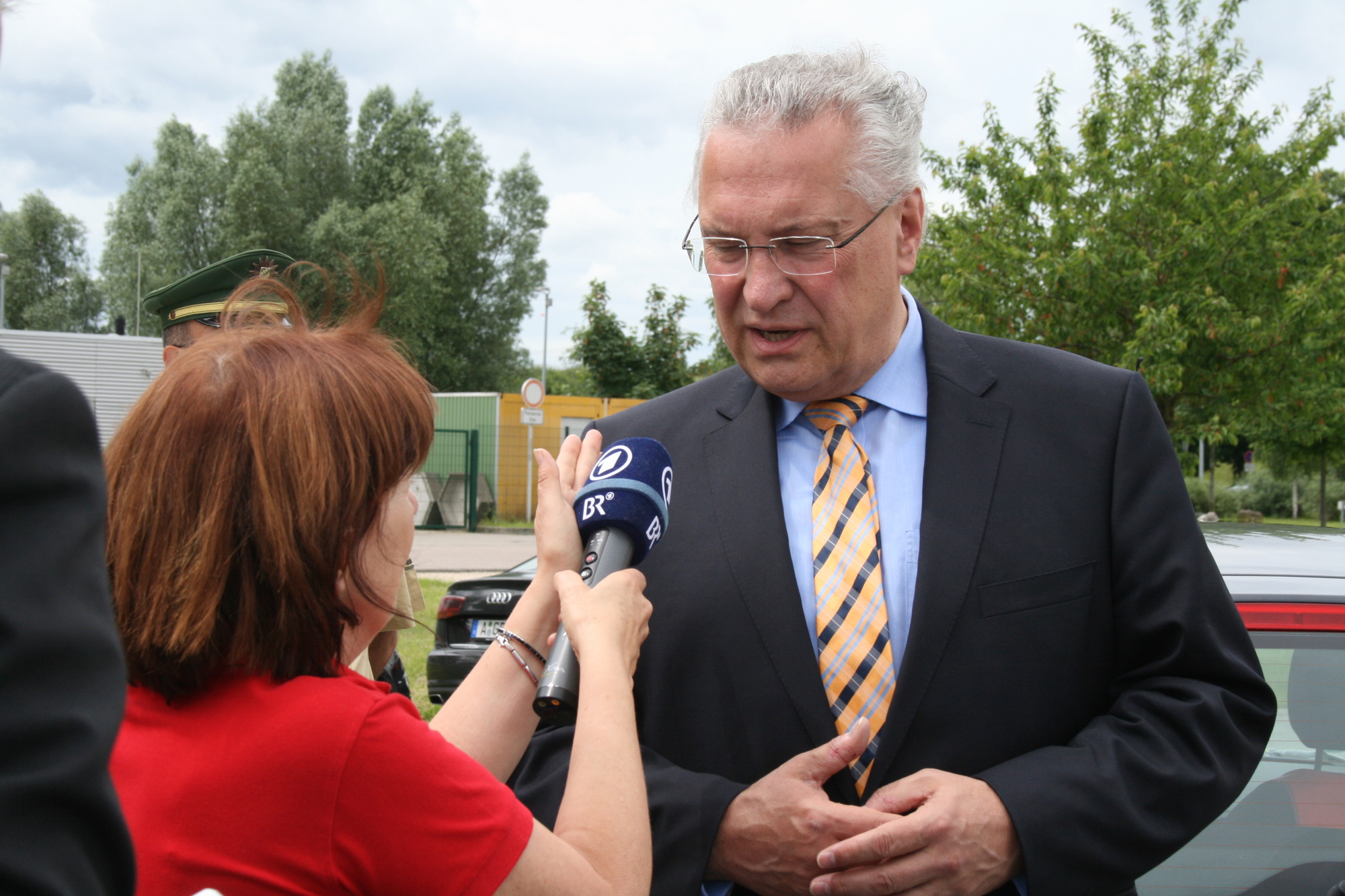 LKW-Kontrolle auf der A8 bei Augsburg mit Verkehrsminister Joachim Herrmann. Foto: B4B WIRTSCHAFTSLEBEN SCHWABEN