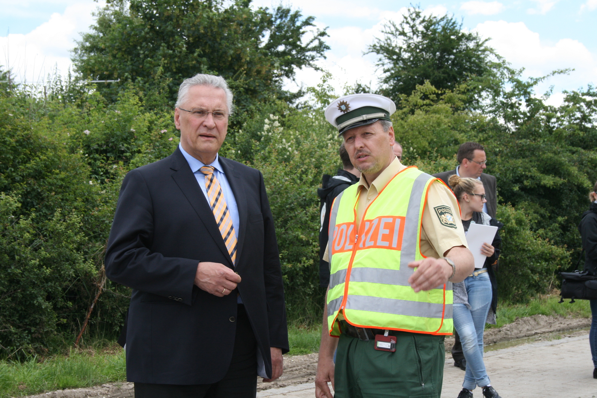 LKW-Kontrolle auf der A8 bei Augsburg mit Verkehrsminister Joachim Herrmann. Foto: B4B WIRTSCHAFTSLEBEN SCHWABEN