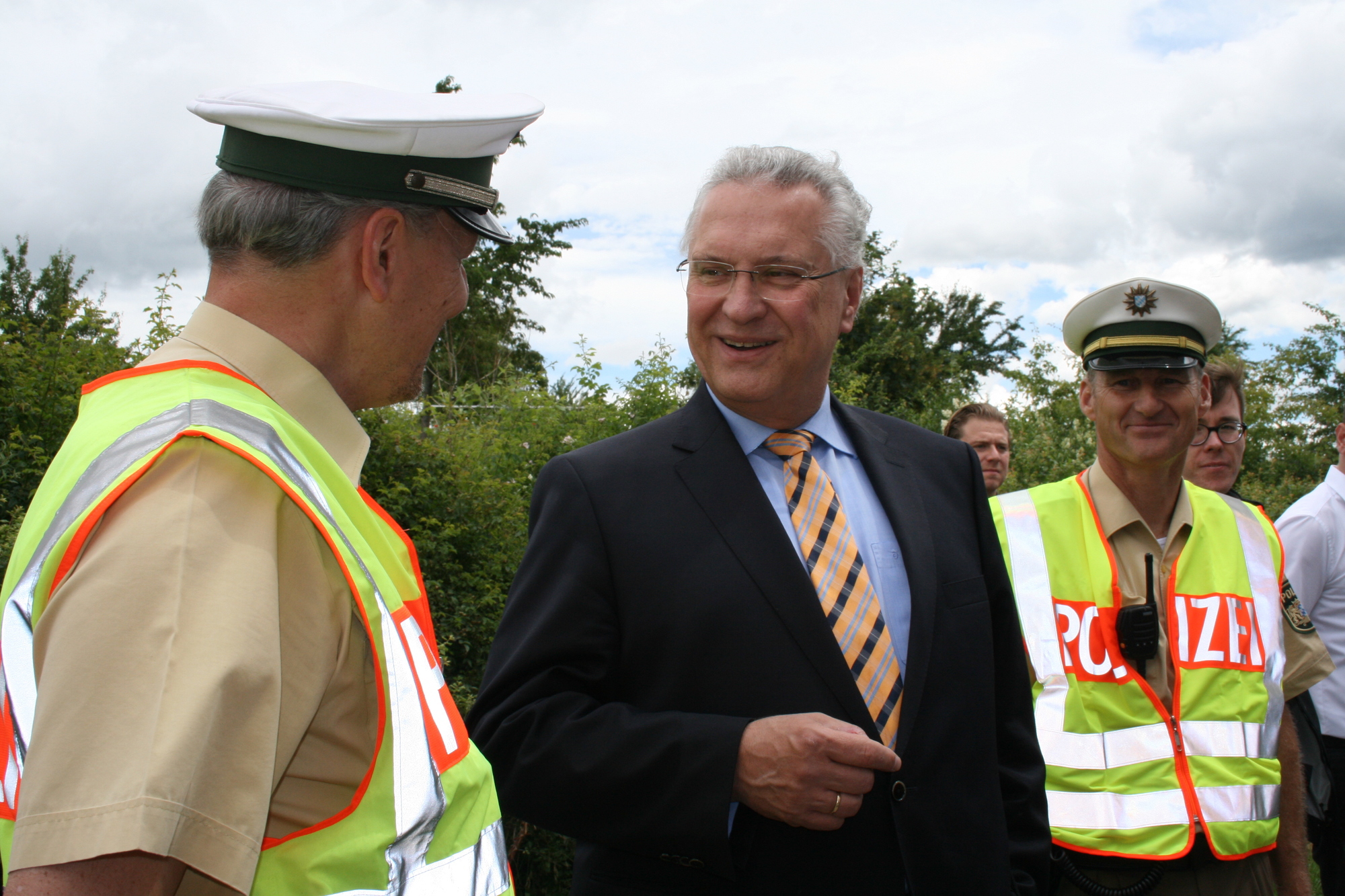 LKW-Kontrolle auf der A8 bei Augsburg mit Verkehrsminister Joachim Herrmann. Foto: B4B WIRTSCHAFTSLEBEN SCHWABEN
