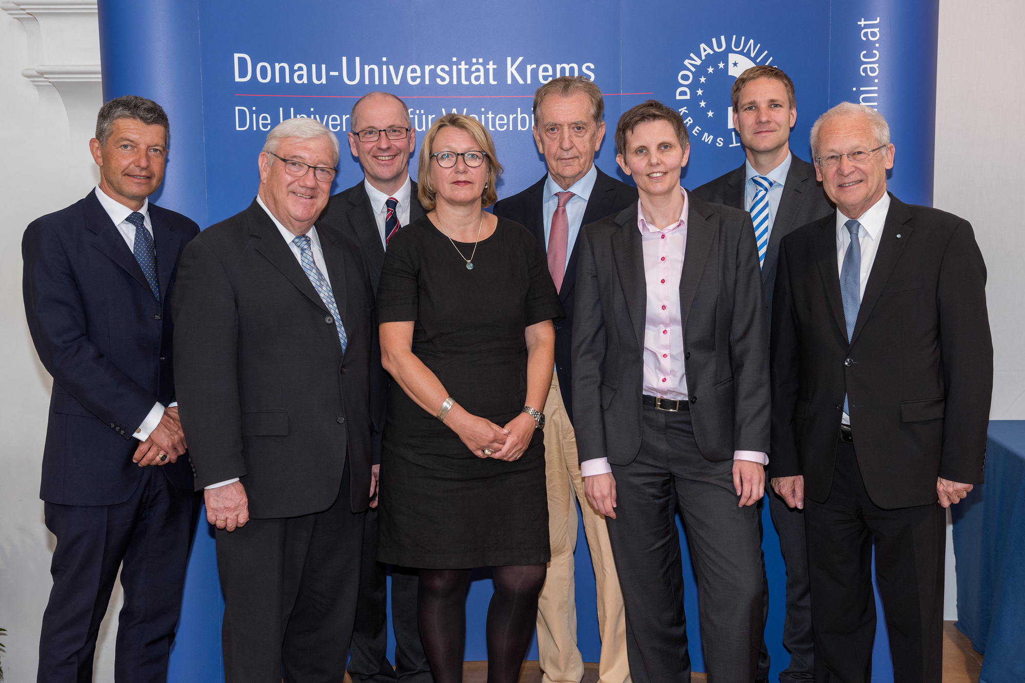 Die Ehrengäste auf der Graduierungsfeier in Memmingen. Foto: DUK Rainer Schmidt