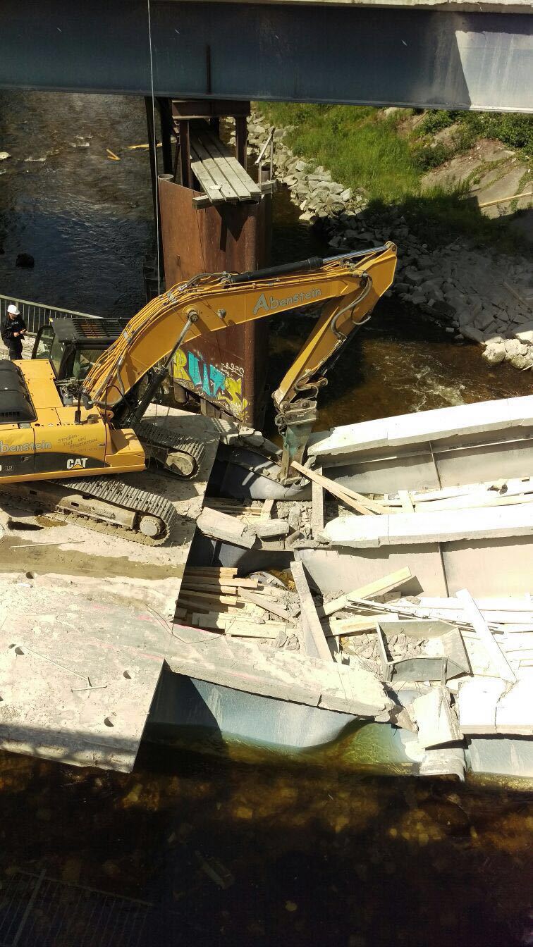 Die Ackermannbrücke stürzte bei Bauarbeiten teilweise ein. Foto: Sven Nielsen