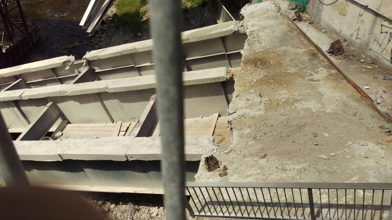 Die Ackermannbrücke stürzte bei Bauarbeiten teilweise ein. Foto: Sven Nielsen