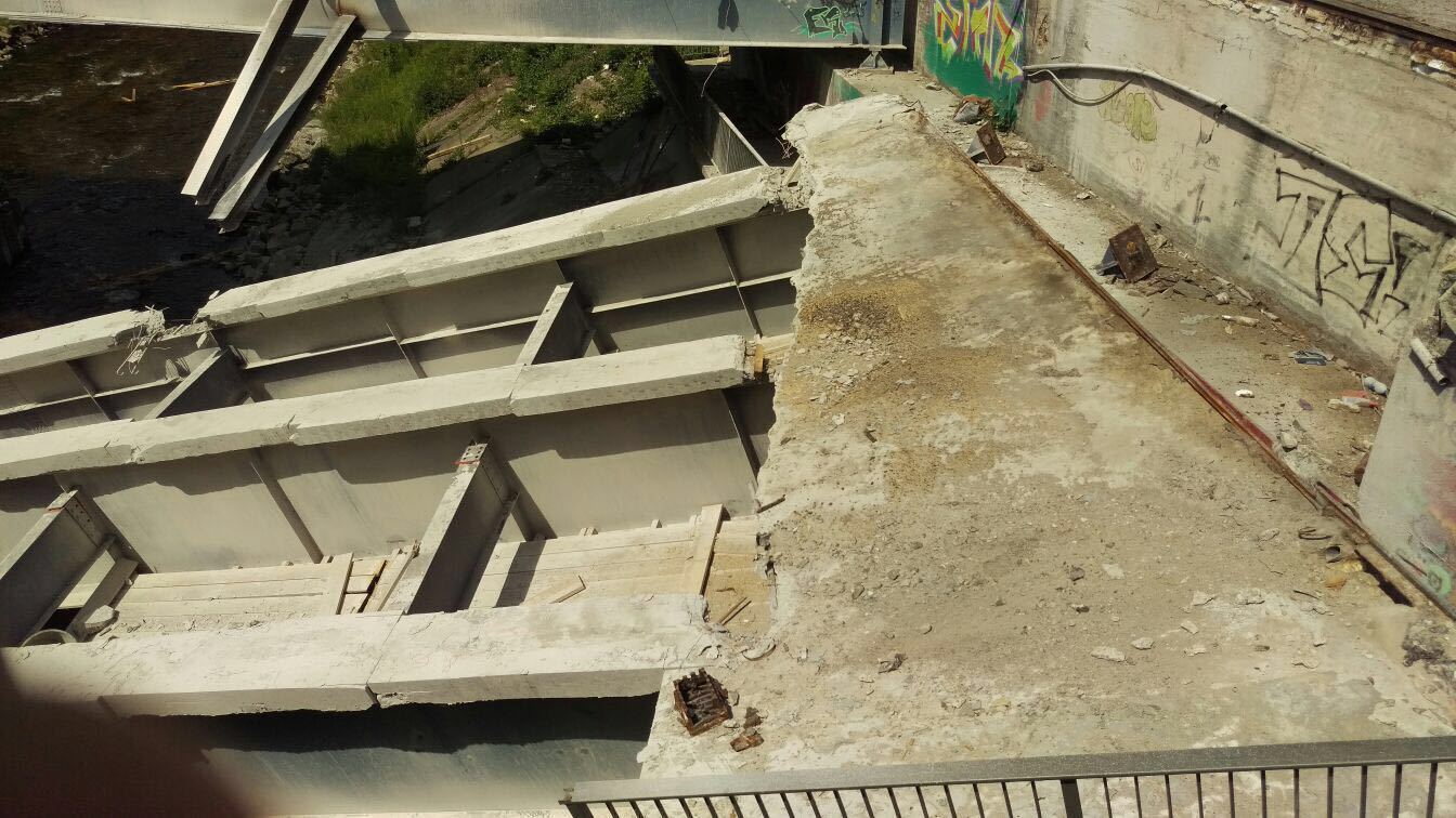 Die Ackermannbrücke stürzte bei Bauarbeiten teilweise ein. Foto: Sven Nielsen