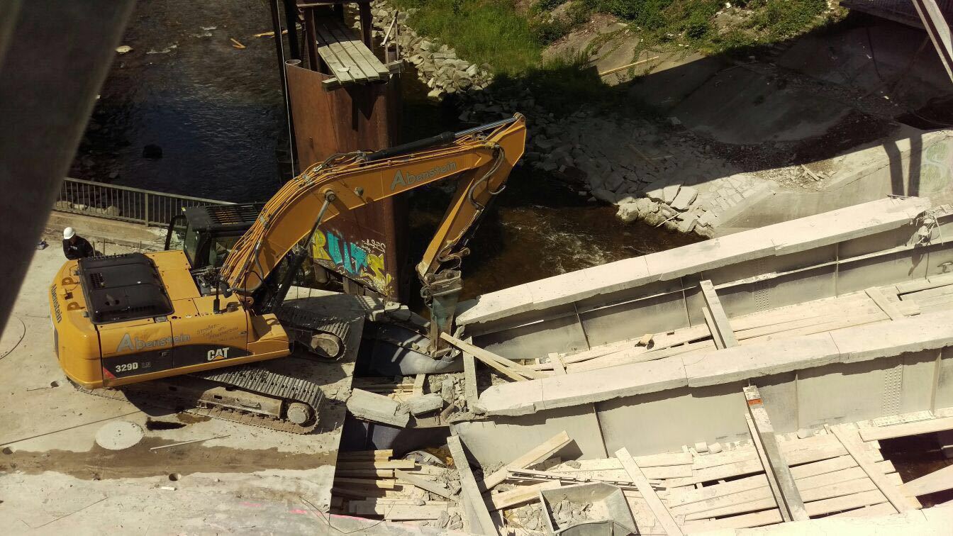 Die Ackermannbrücke stürzte bei Bauarbeiten teilweise ein. Foto: Sven Nielsen