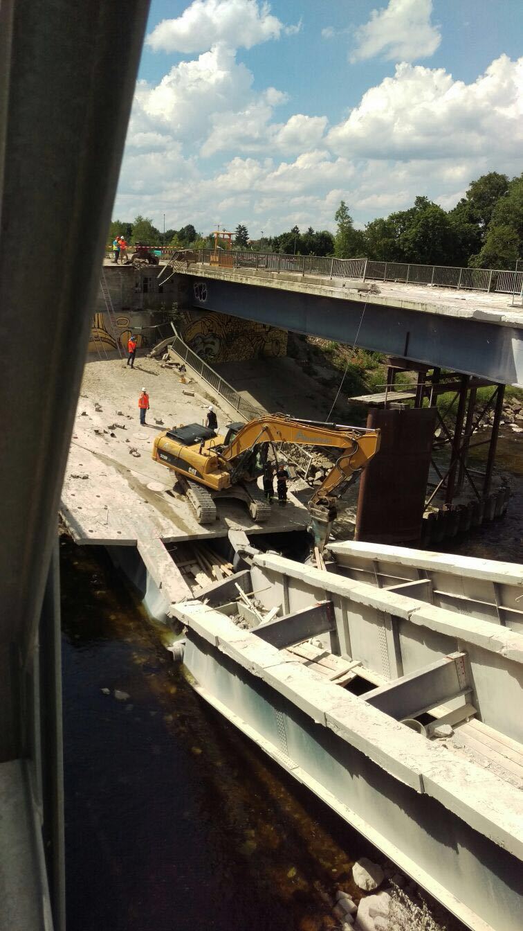 Die Ackermannbrücke stürzte bei Bauarbeiten teilweise ein. Foto: Sven Nielsen