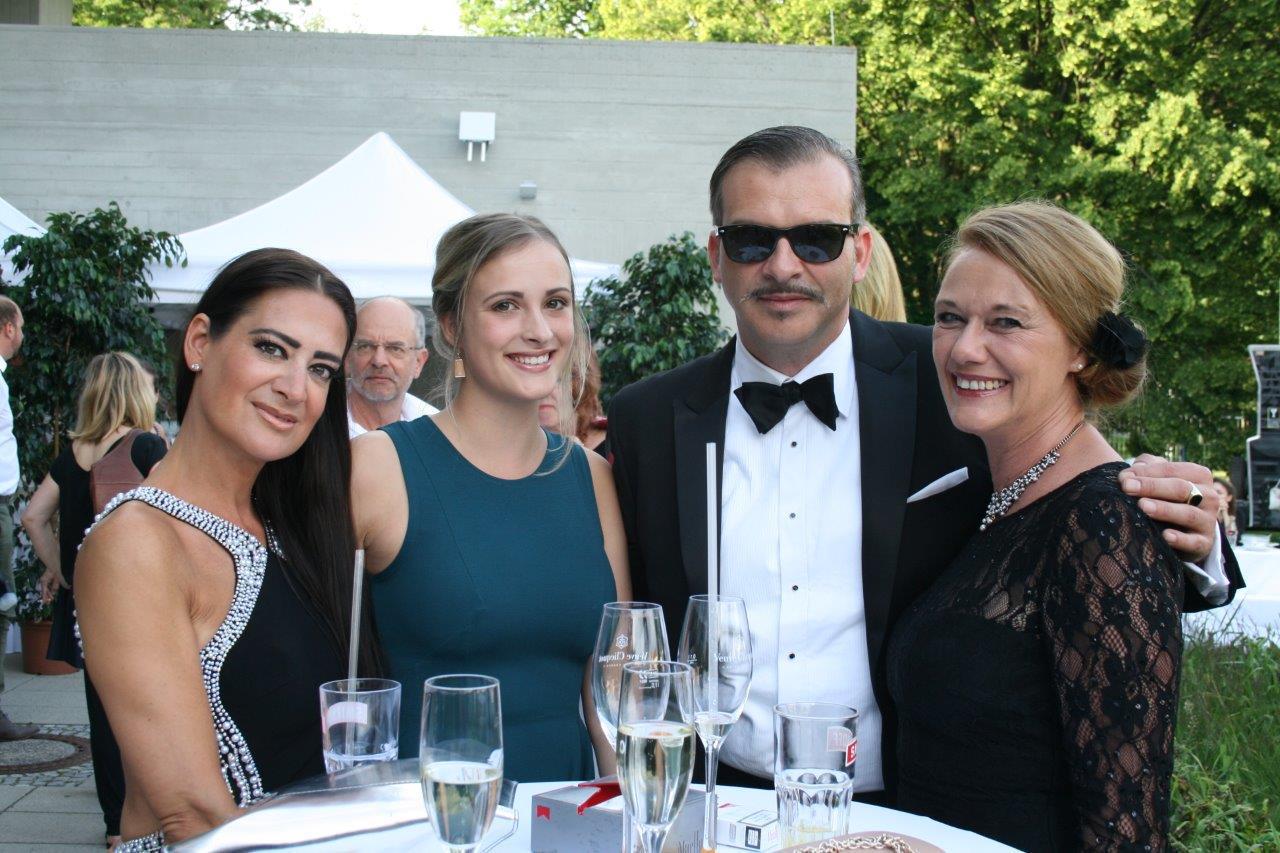 Ausgelassene Stimmung auf dem Augsburger Medienpreis 2016. Foto: B4B WIRTSCHAFTSLEBEN SCHWABEN