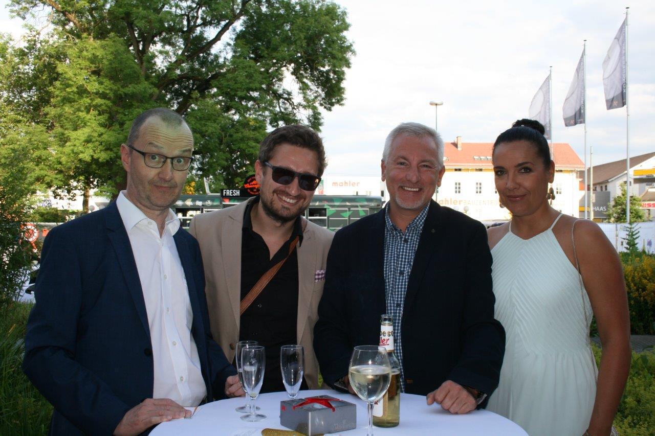 Ausgelassene Stimmung auf dem Augsburger Medienpreis 2016. Foto: B4B WIRTSCHAFTSLEBEN SCHWABEN