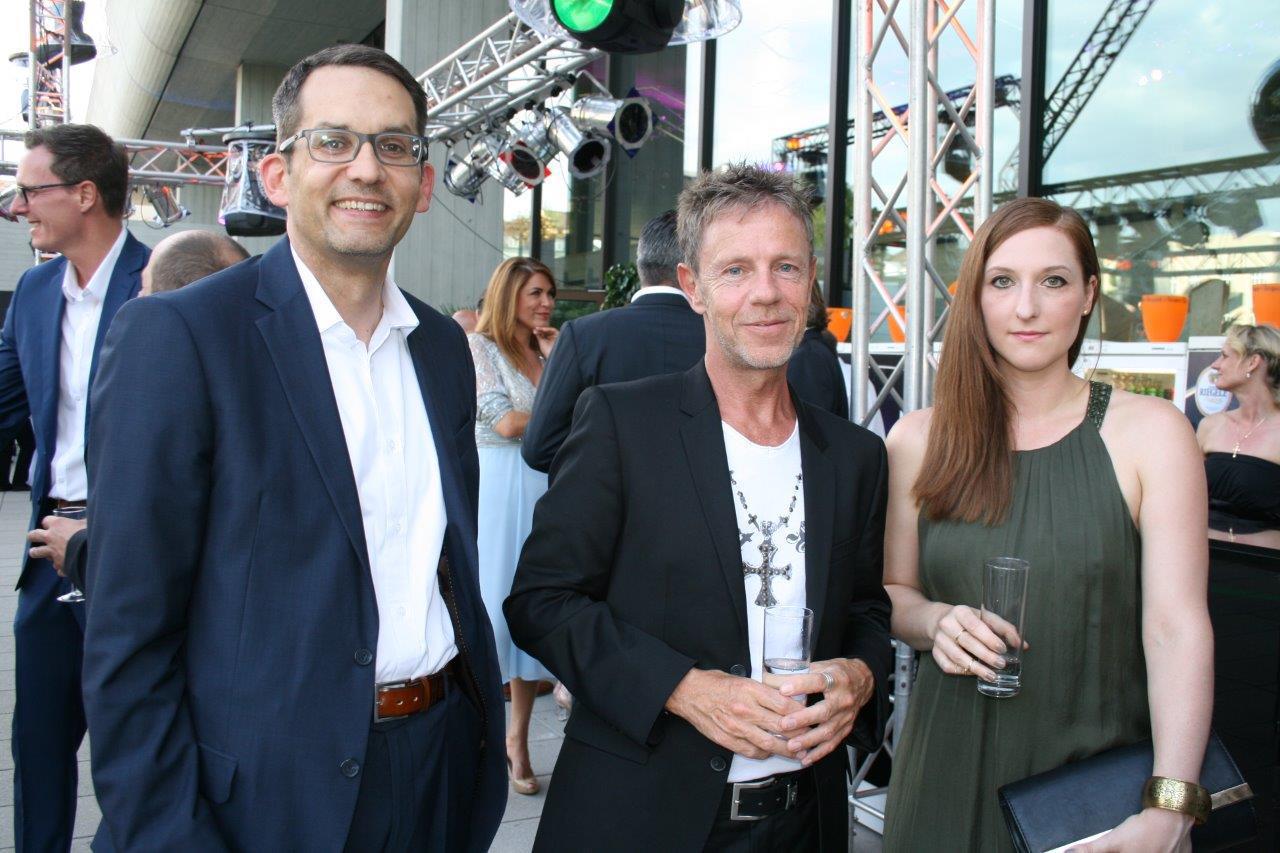 Ausgelassene Stimmung auf dem Augsburger Medienpreis 2016. Foto: B4B WIRTSCHAFTSLEBEN SCHWABEN