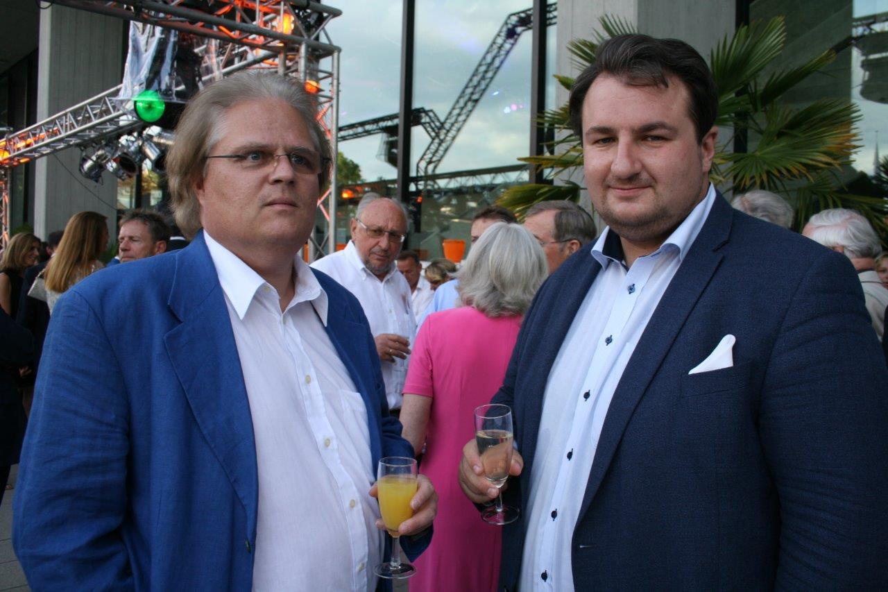 Ausgelassene Stimmung auf dem Augsburger Medienpreis 2016. Foto: B4B WIRTSCHAFTSLEBEN SCHWABEN