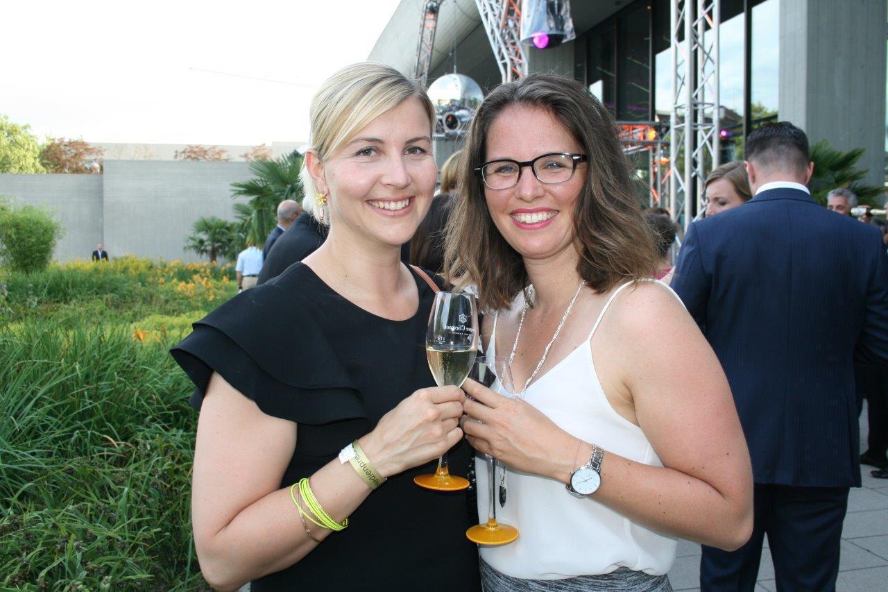 Ausgelassene Stimmung auf dem Augsburger Medienpreis 2016. Foto: B4B WIRTSCHAFTSLEBEN SCHWABEN