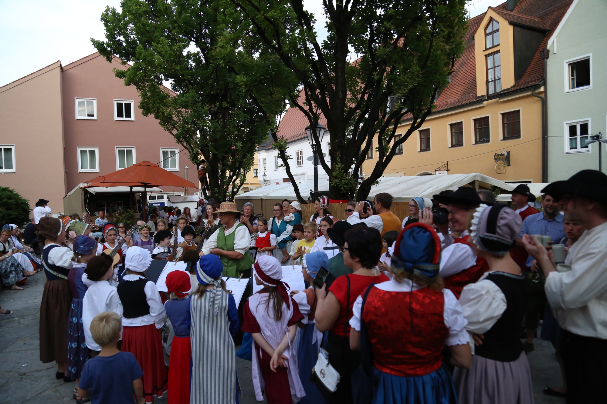 Friedberger Zeit: Startschuss für das Altstadtfest 2016. Foto: B4B WIRTSCHAFTSLEBEN SCHWABEN