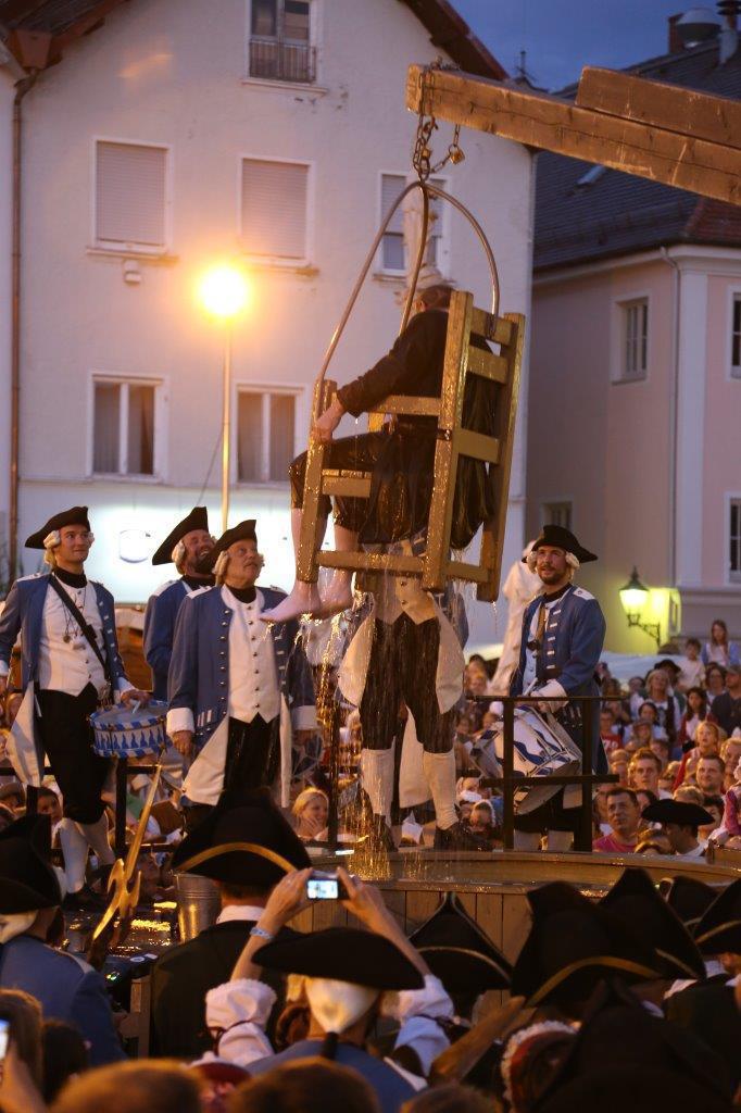 Eröfnungswochenende auf der Friedberger Zeit 2016. Foto: B4B WIRSCHAFTSLEBEN SCHWABEN