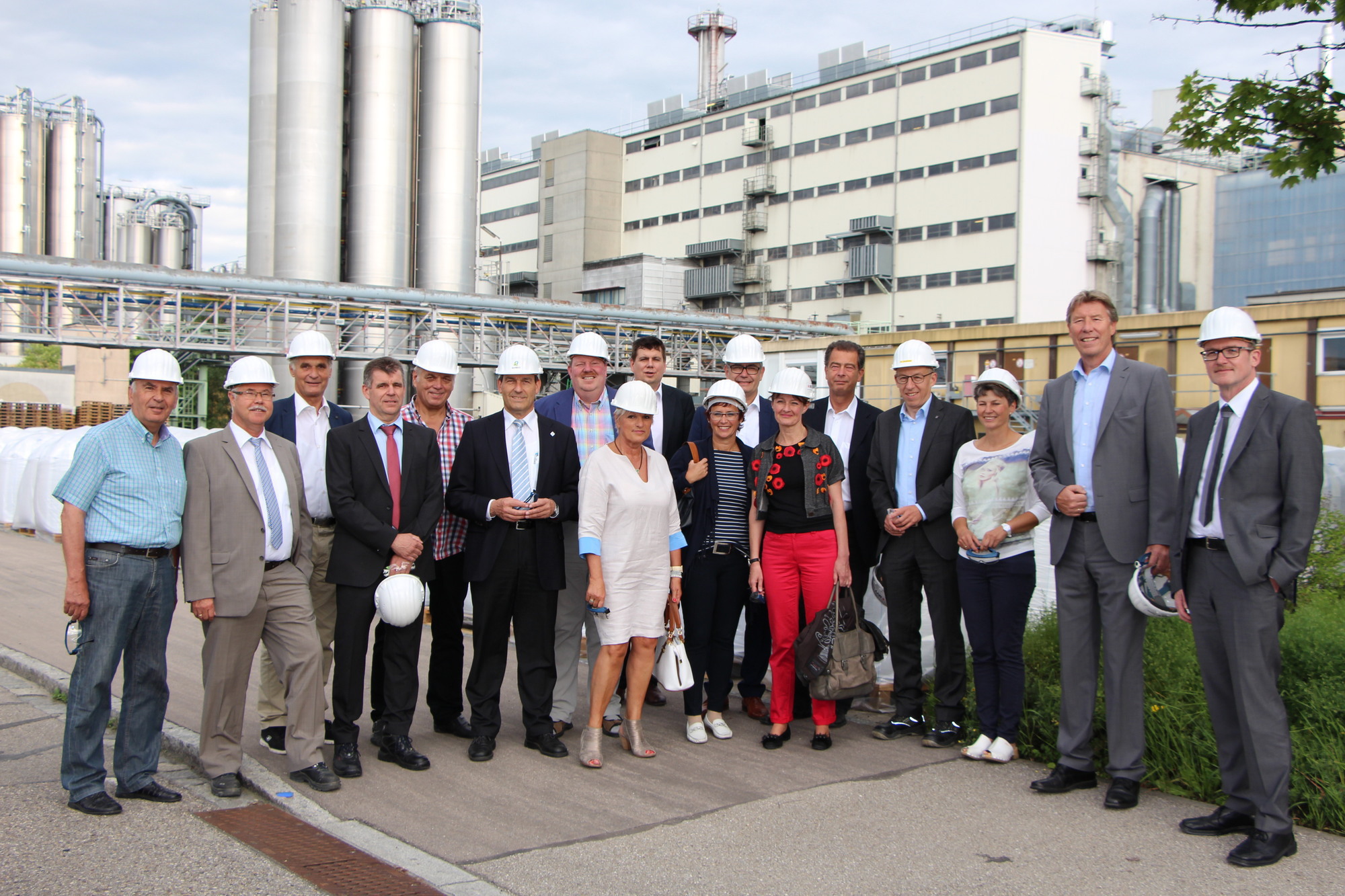Vertreter des Gersthofener Stadtrates zu Gast im Industriepark. Foto: Ingrid Knöpfle/MVV Enamic IGS