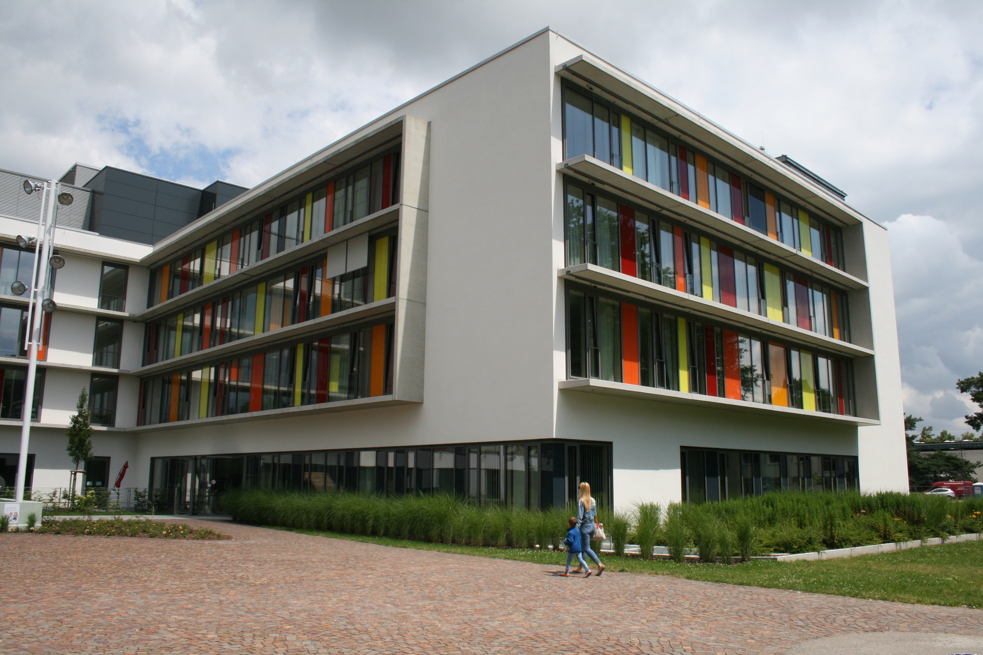 Die Grundsteinlegung für den Klinikum-Anbau West erfolgte am 15. Juil 2016. Foto: B4B WIRTSCHAFTSLEBEN SCHWABEN