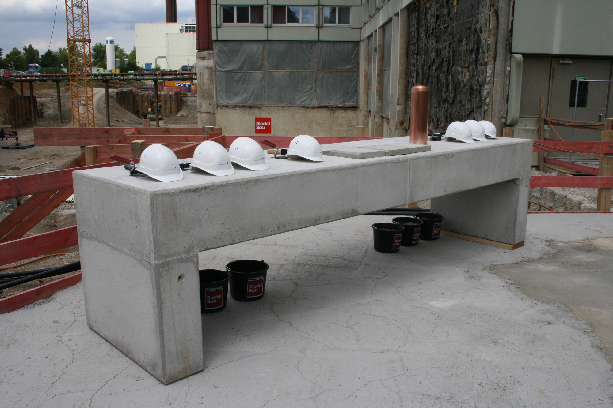 Die Grundsteinlegung für den Klinikum-Anbau West erfolgte am 15. Juil 2016. Foto: B4B WIRTSCHAFTSLEBEN SCHWABEN