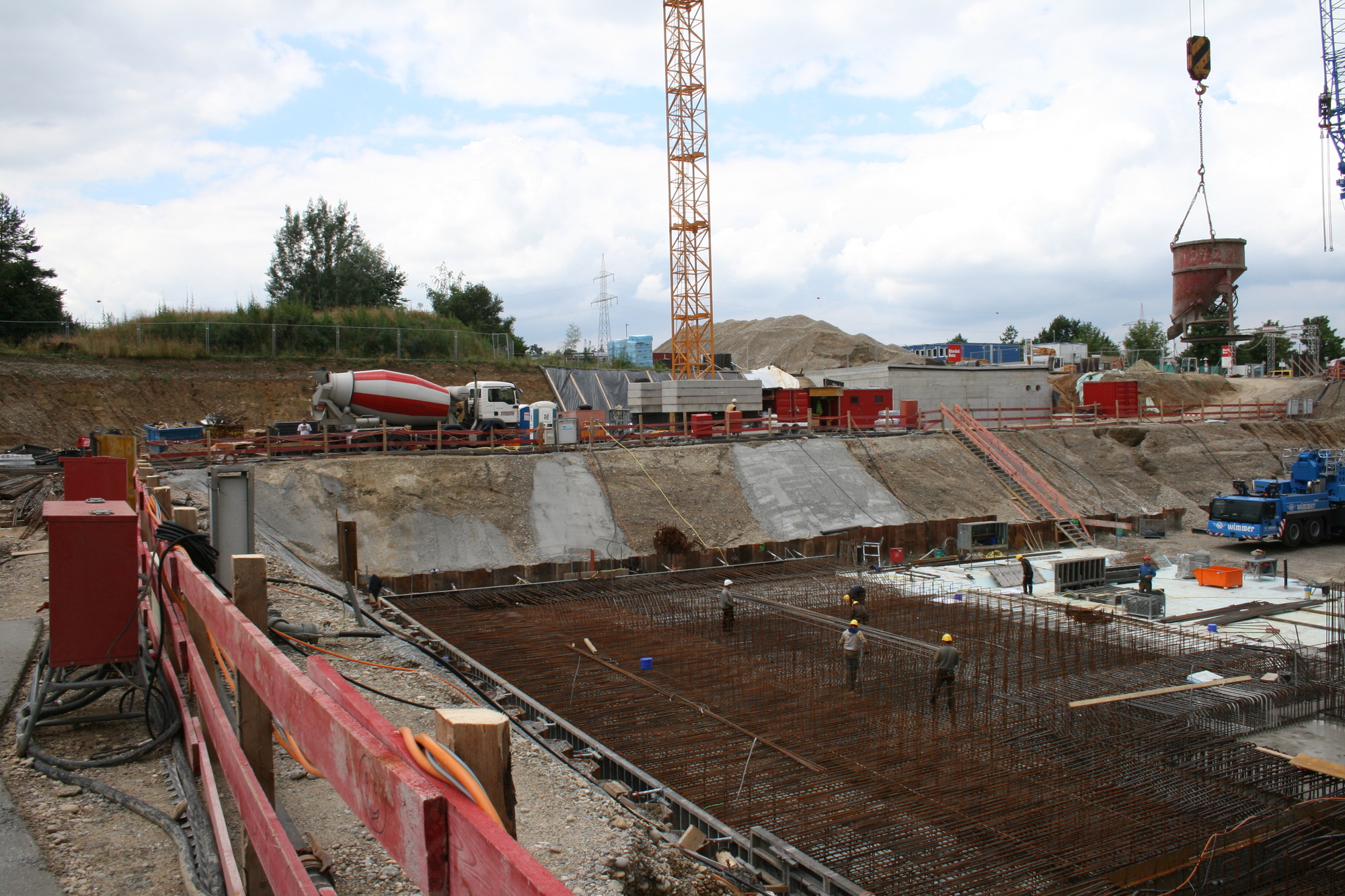Die Grundsteinlegung für den Klinikum-Anbau West erfolgte am 15. Juil 2016. Foto: B4B WIRTSCHAFTSLEBEN SCHWABEN
