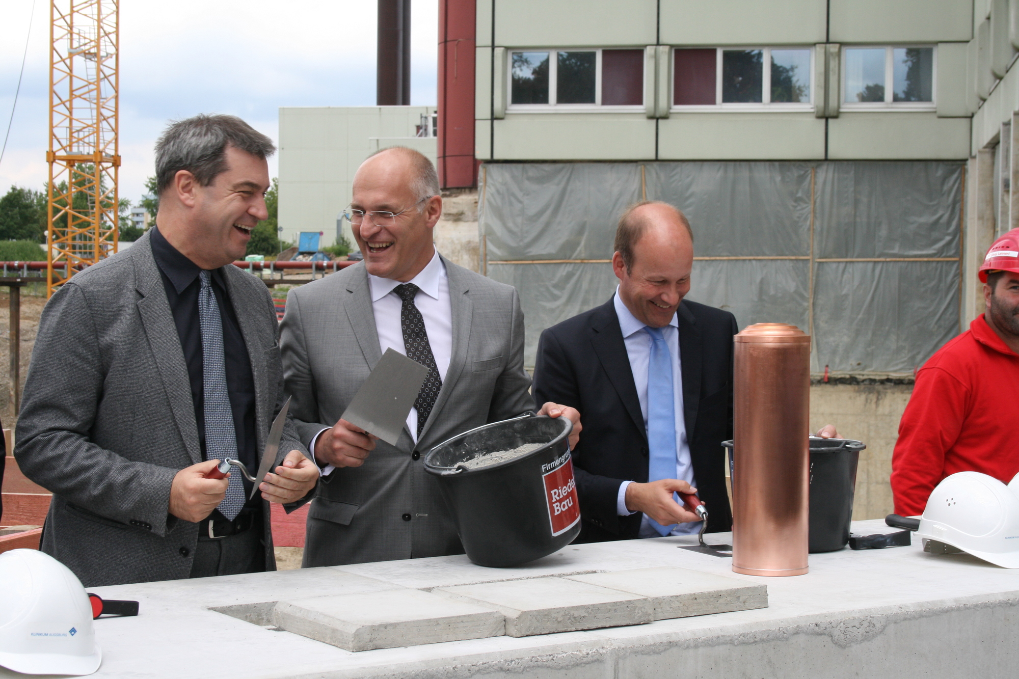 Die Grundsteinlegung für den Klinikum-Anbau West erfolgte am 15. Juil 2016. Foto: B4B WIRTSCHAFTSLEBEN SCHWABEN