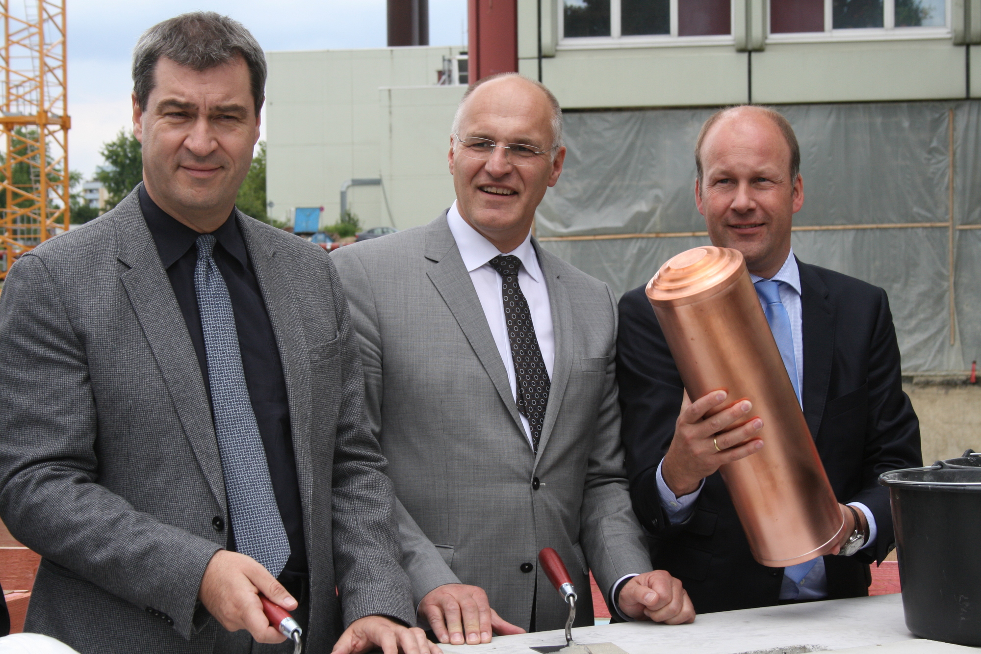 Die Grundsteinlegung für den Klinikum-Anbau West erfolgte am 15. Juil 2016. Foto: B4B WIRTSCHAFTSLEBEN SCHWABEN