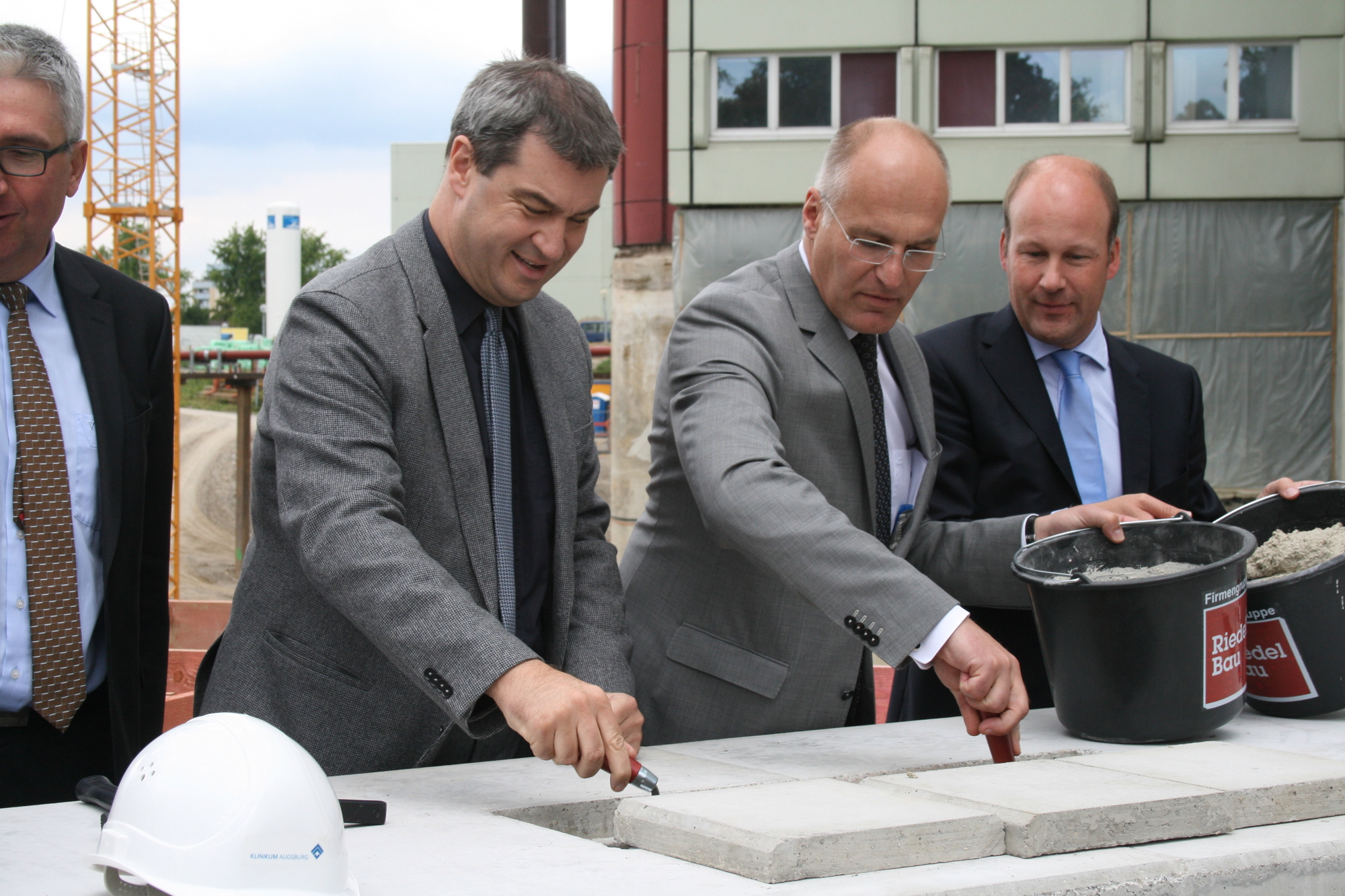 Die Grundsteinlegung für den Klinikum-Anbau West erfolgte am 15. Juil 2016. Foto: B4B WIRTSCHAFTSLEBEN SCHWABEN