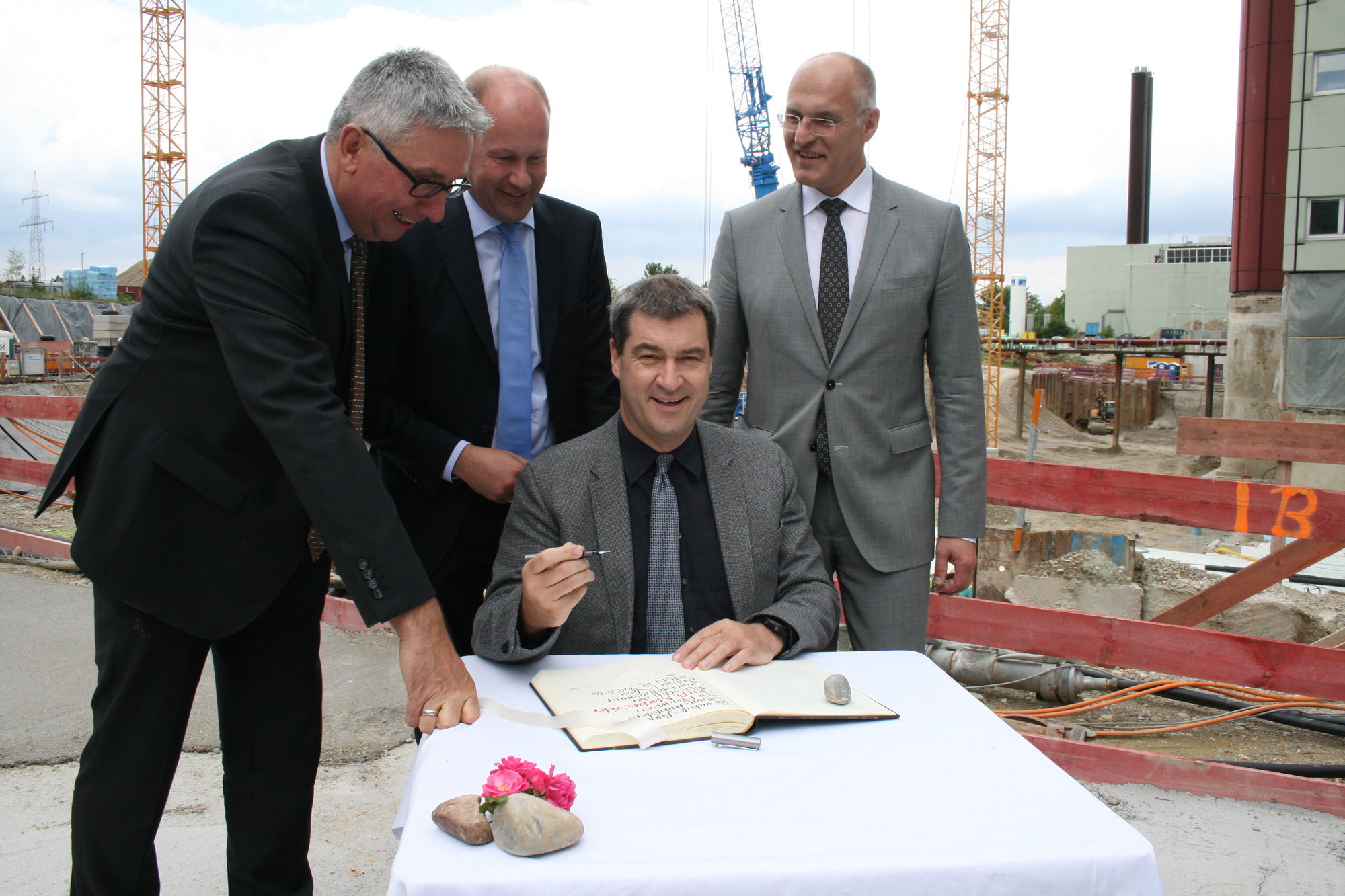 Die Grundsteinlegung für den Klinikum-Anbau West erfolgte am 15. Juil 2016. Foto: B4B WIRTSCHAFTSLEBEN SCHWABEN