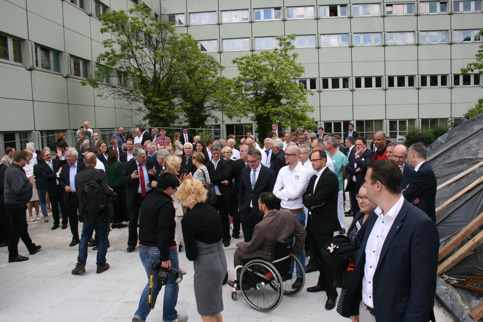 Die Grundsteinlegung für den Klinikum-Anbau West erfolgte am 15. Juil 2016. Foto: B4B WIRTSCHAFTSLEBEN SCHWABEN