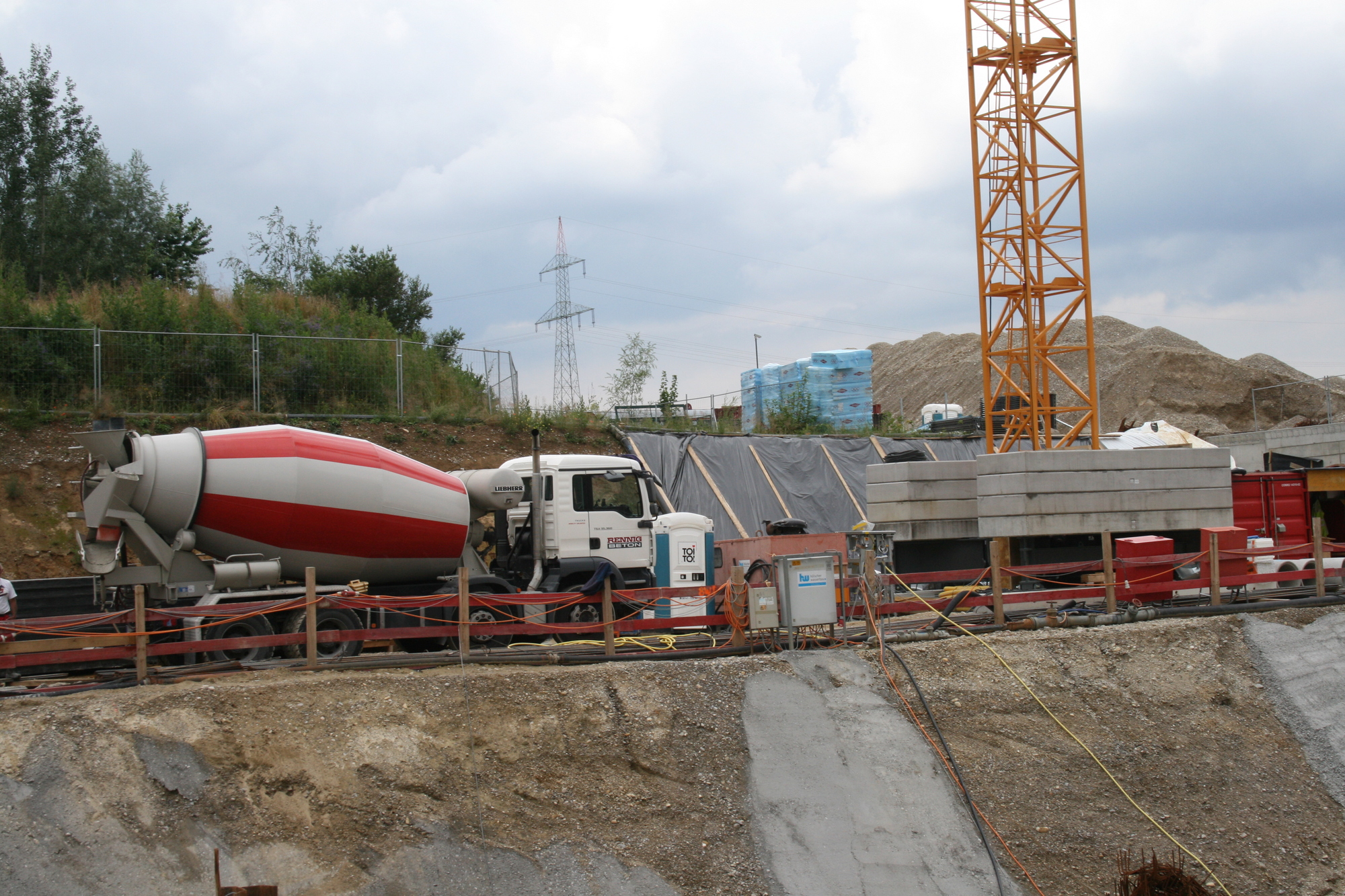 Die Grundsteinlegung für den Klinikum-Anbau West erfolgte am 15. Juil 2016. Foto: B4B WIRTSCHAFTSLEBEN SCHWABEN