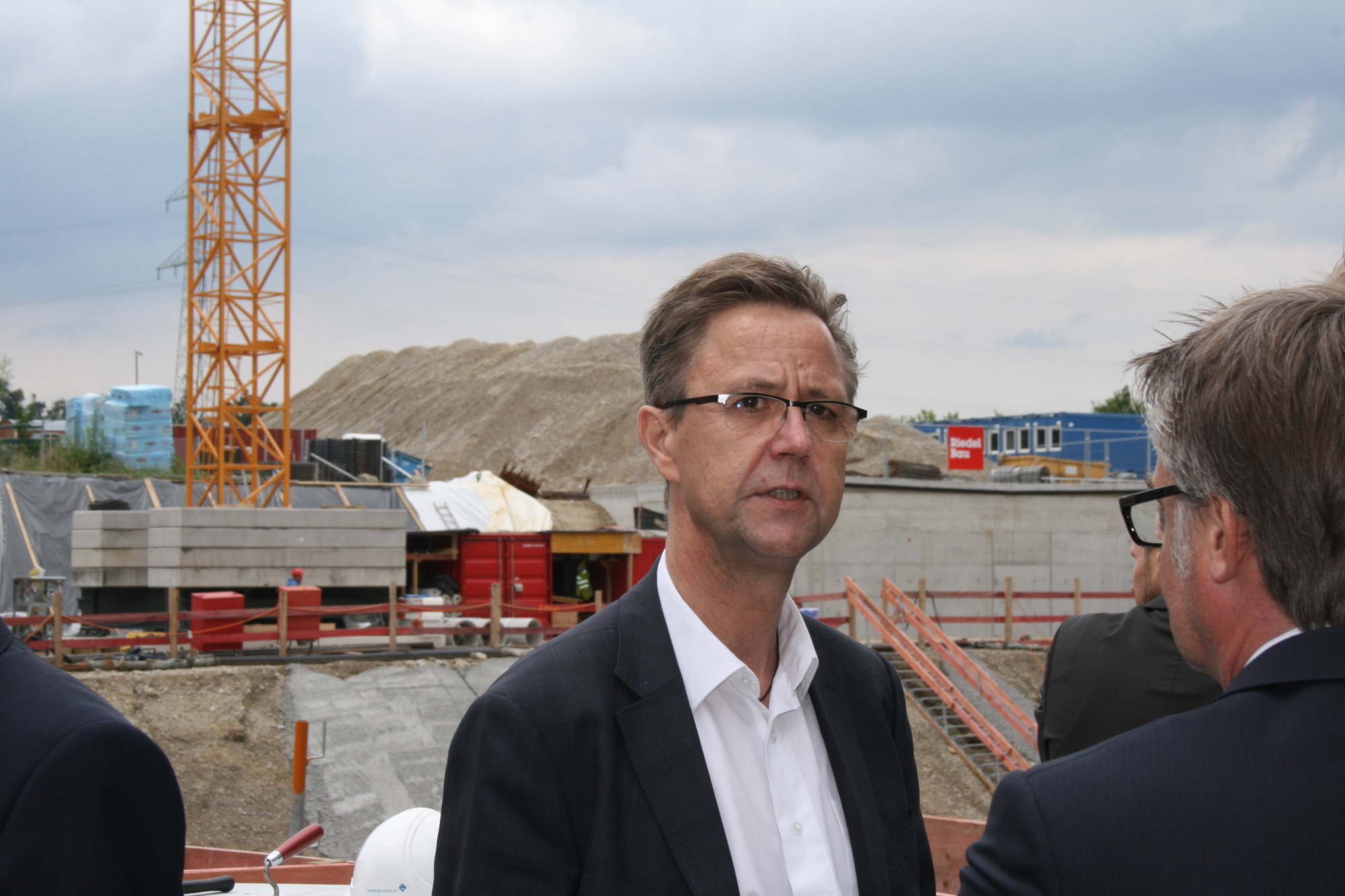 Die Grundsteinlegung für den Klinikum-Anbau West erfolgte am 15. Juil 2016. Foto: B4B WIRTSCHAFTSLEBEN SCHWABEN