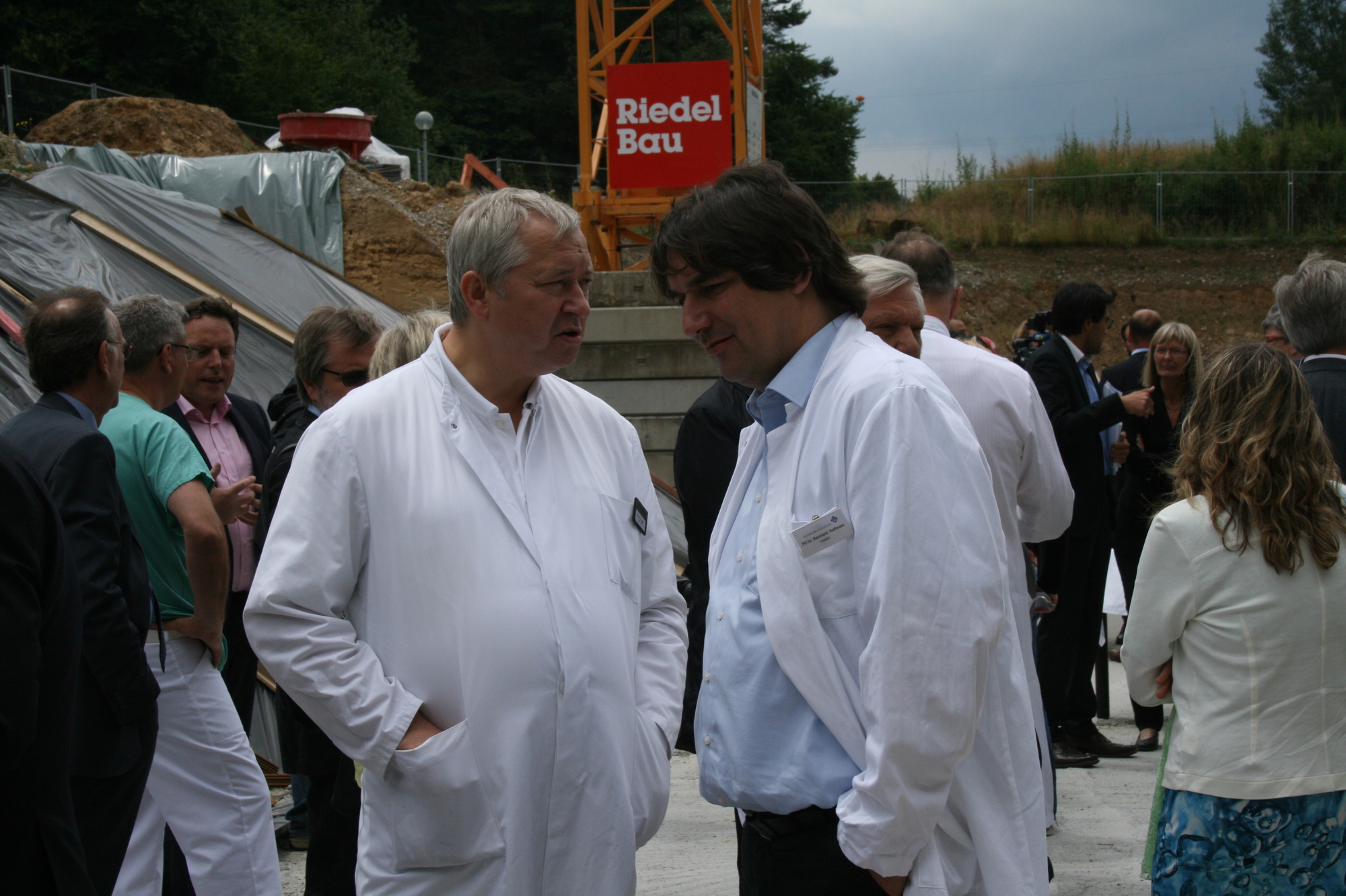 Die Grundsteinlegung für den Klinikum-Anbau West erfolgte am 15. Juil 2016. Foto: B4B WIRTSCHAFTSLEBEN SCHWABEN