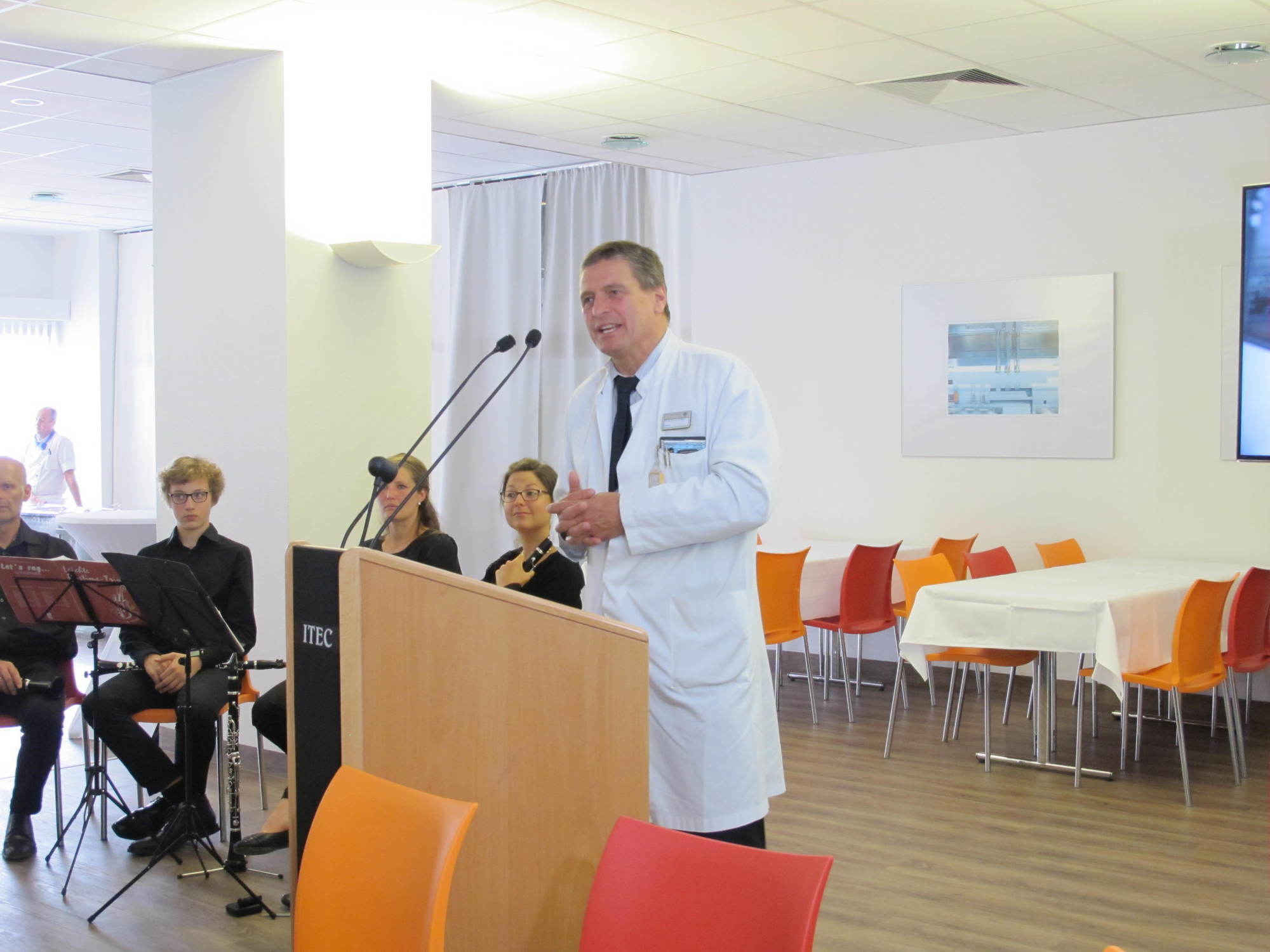 Die Grundsteinlegung für den Klinikum-Anbau West erfolgte am 15. Juil 2016. Foto: B4B WIRTSCHAFTSLEBEN SCHWABEN