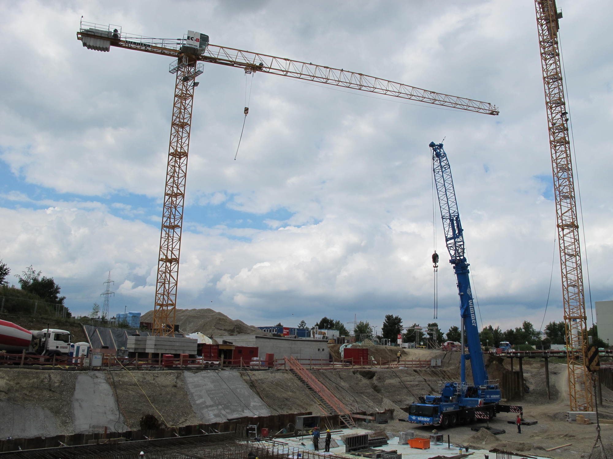 Die Grundsteinlegung für den Klinikum-Anbau West erfolgte am 15. Juil 2016. Foto: B4B WIRTSCHAFTSLEBEN SCHWABEN