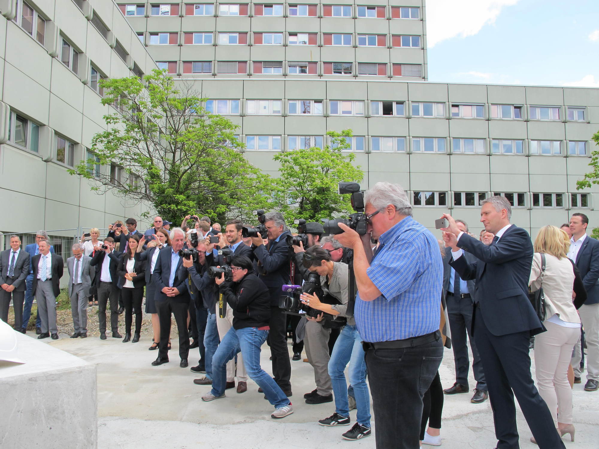 Die Grundsteinlegung für den Klinikum-Anbau West erfolgte am 15. Juil 2016. Foto: B4B WIRTSCHAFTSLEBEN SCHWABEN