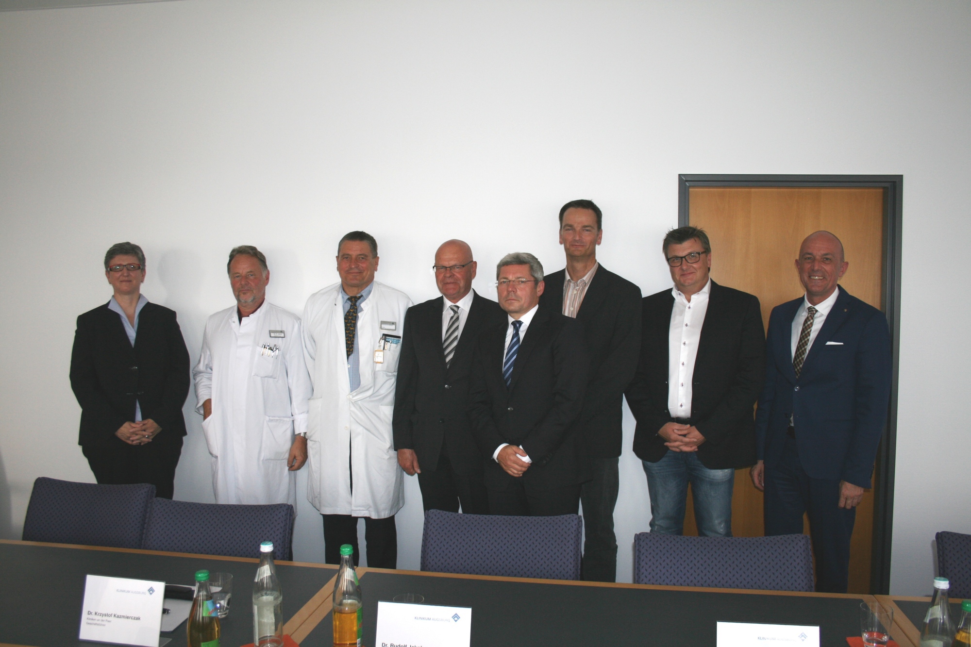 Das Klinikum Augsburg und die Kliniken an der Paar unterzeichnen einen Kooperationsvertrag. Foto. B4B WIRTSCHAFTSLEBEN SCHWABEN