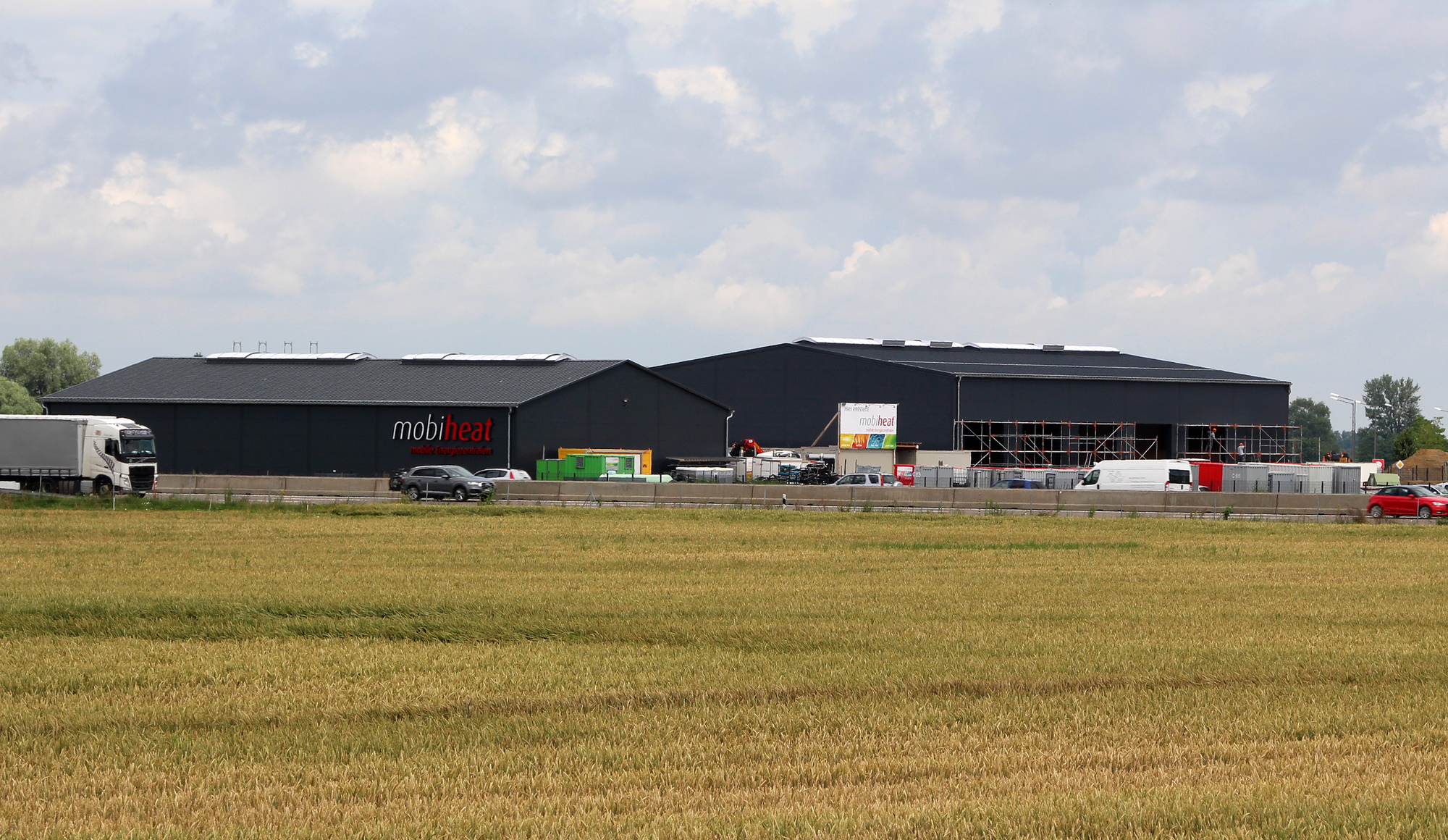 Der neue Firmensitz von mobiheat liegt im Gewerbegebiet Derching. Foto: mobiheat GmbH