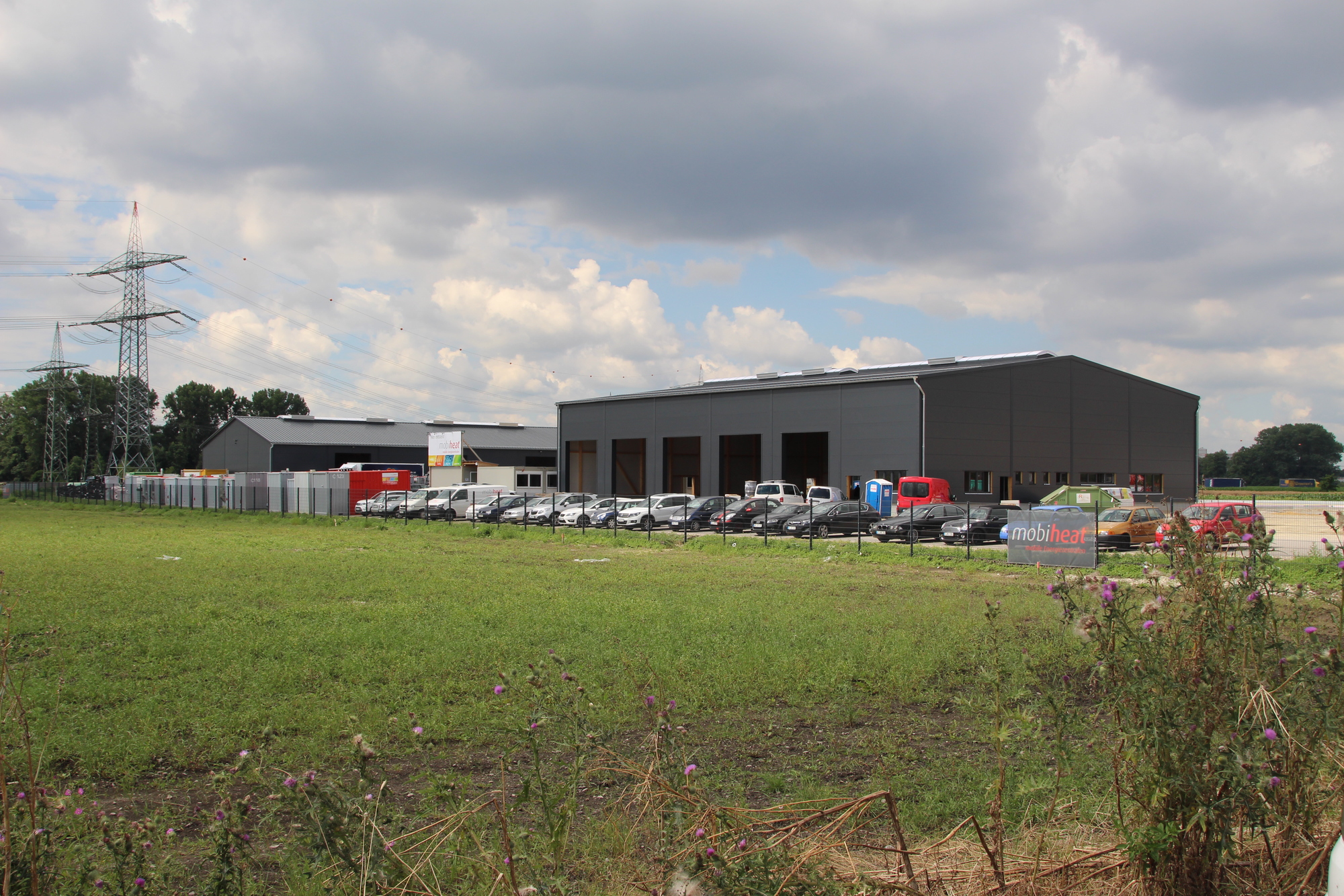 Der neue Firmensitz von mobiheat liegt im Gewerbegebiet Derching. Foto: mobiheat GmbH