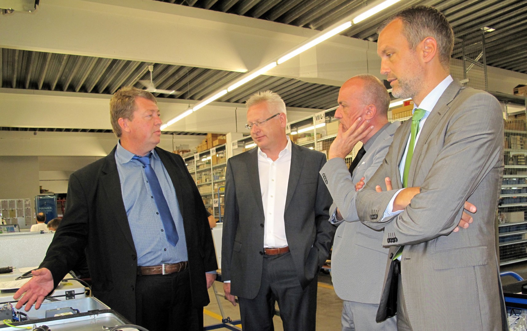 Landrat Dr. Metzger und Bürgermeister Eichmann besuchten Omitron. Foto: Landratsamt Aichach-Friedberg, Wolfgang Müller