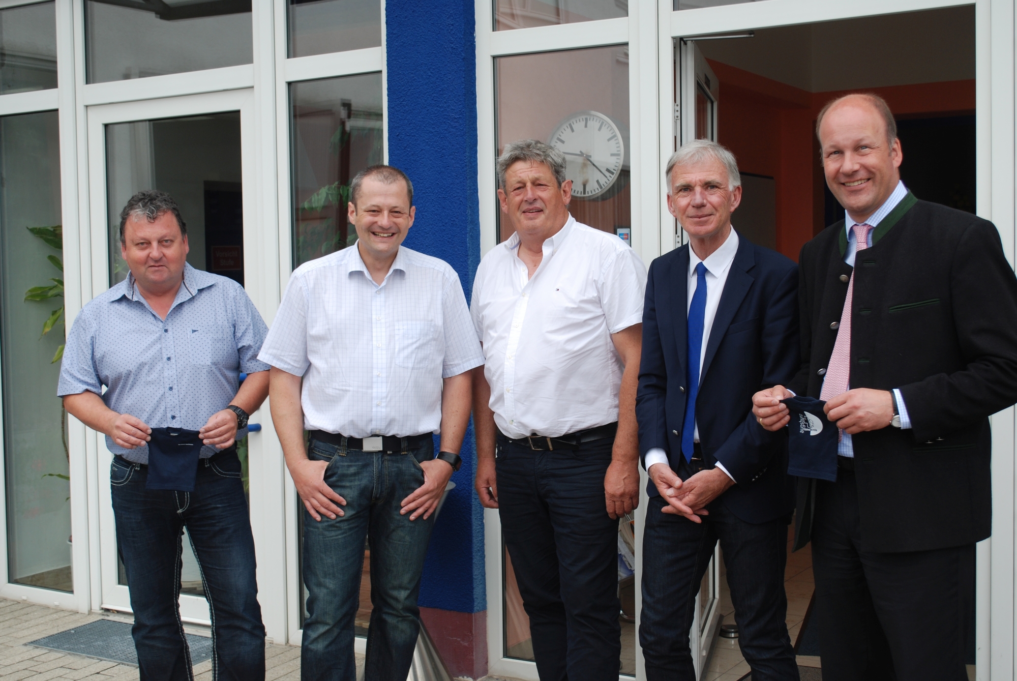 Bernhard Jauchmann, Michael Demharter, Wolfgang Demharter, Lorenz Müller und Landrat Martin Sailer. Foto: Landratsamt Augsburg