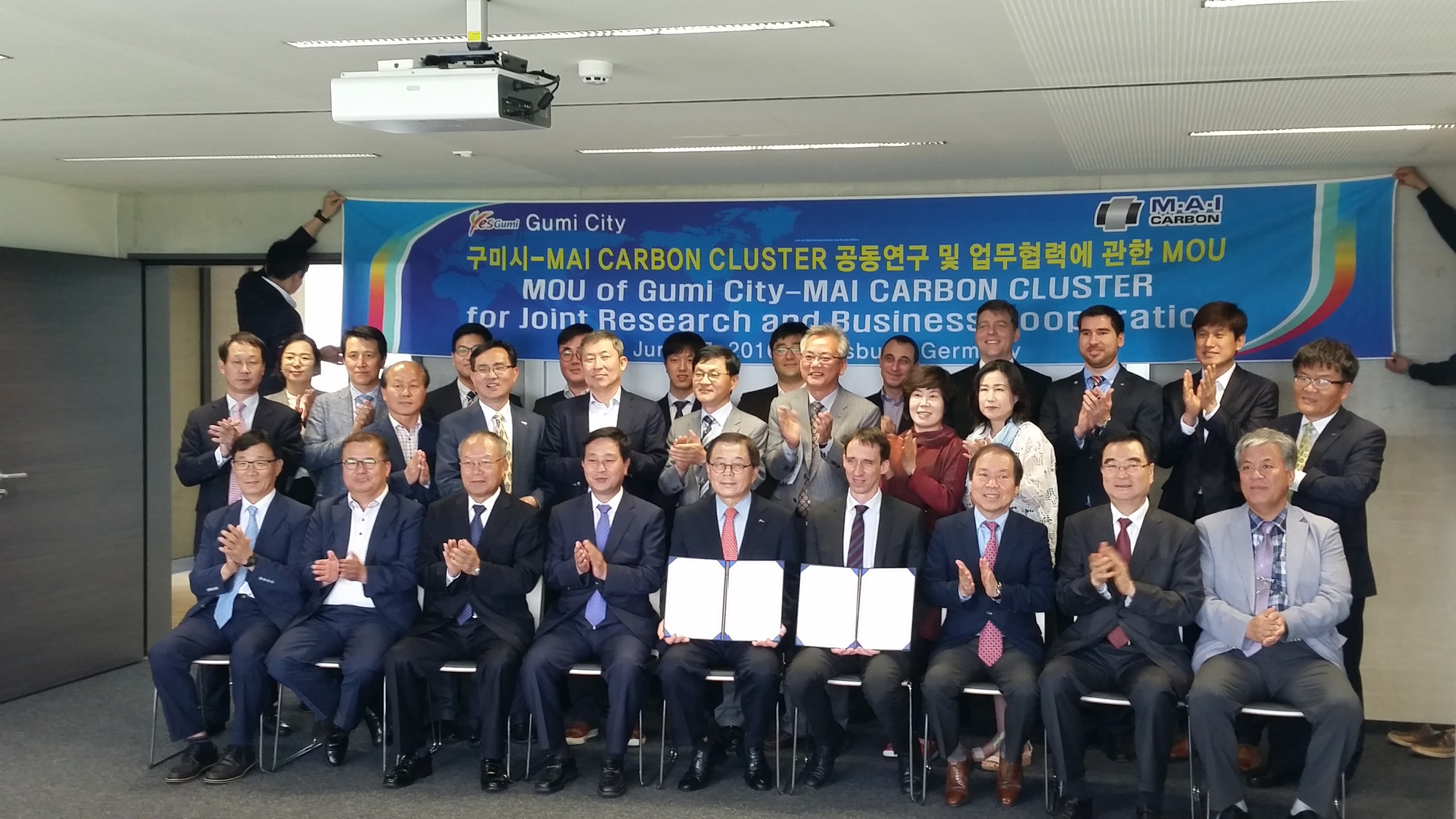 Zu Besuch in Augsburg: Südkorea interessiert sich für Carbon Cluster MAI. Foto: Carbon Composites