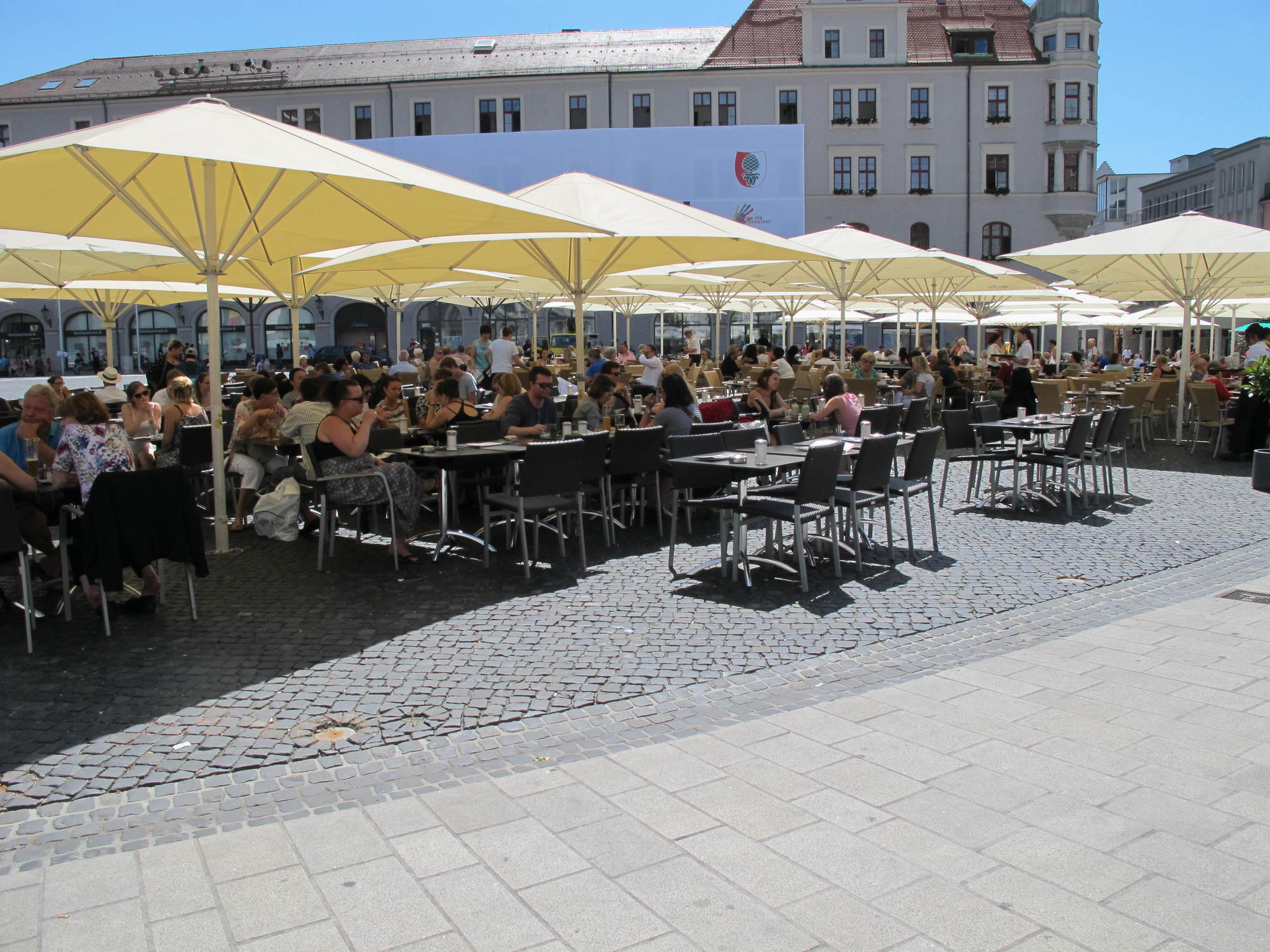 Der Rathausplatz Augsburg. Foto: B4B WIRTSCHAFTSLEBEN SCHWABEN