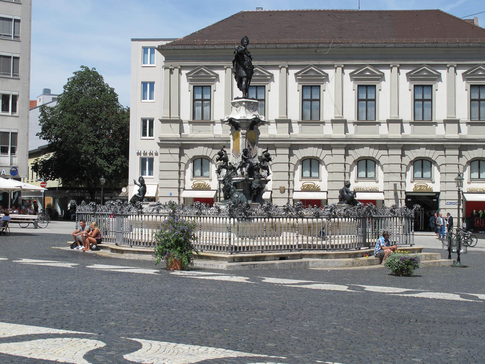 Der Augustusbrunnen am Rathausplatz. Foto: B4B WIRTSCHAFTSLEBEN SCHWABEN