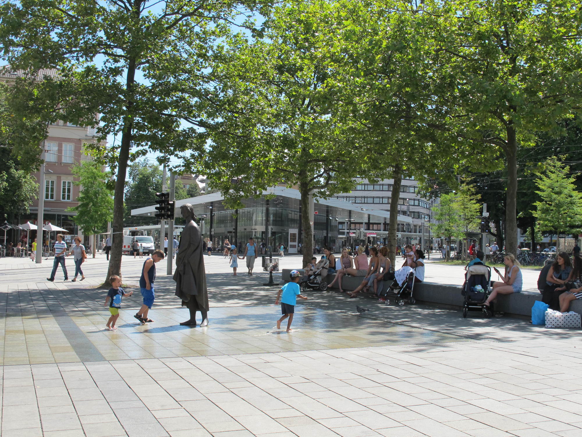 Der Manzu-Brunnen am Königsplatz. Foto: B4B WIRTSCHAFTSLEBEN SCHWABEN