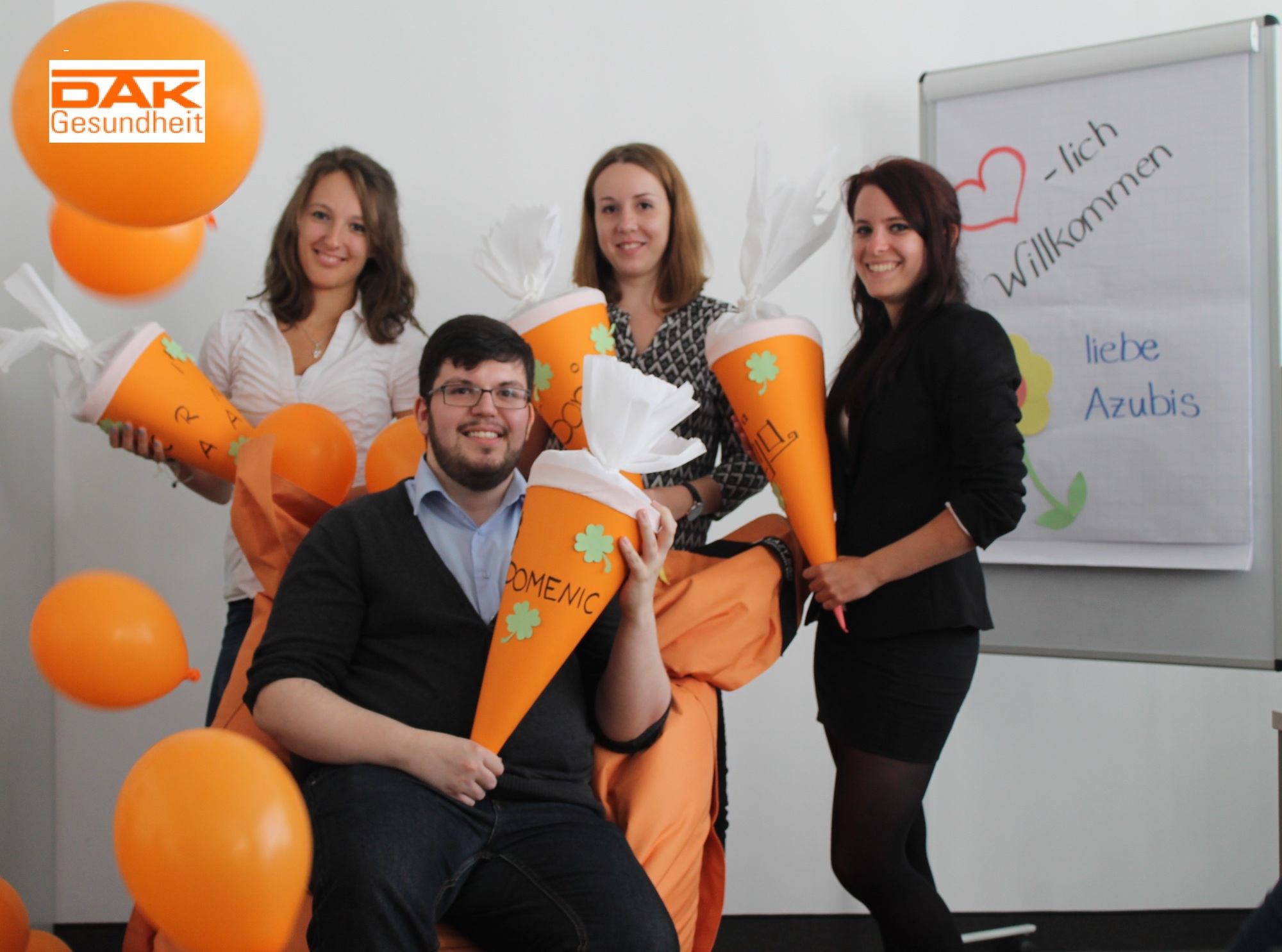 Die neuen Azubis Carina Manhart, Domenic Mauermeyer, Sonja Schäfer und Anja Fink. Foto: DAK-Gesundheit