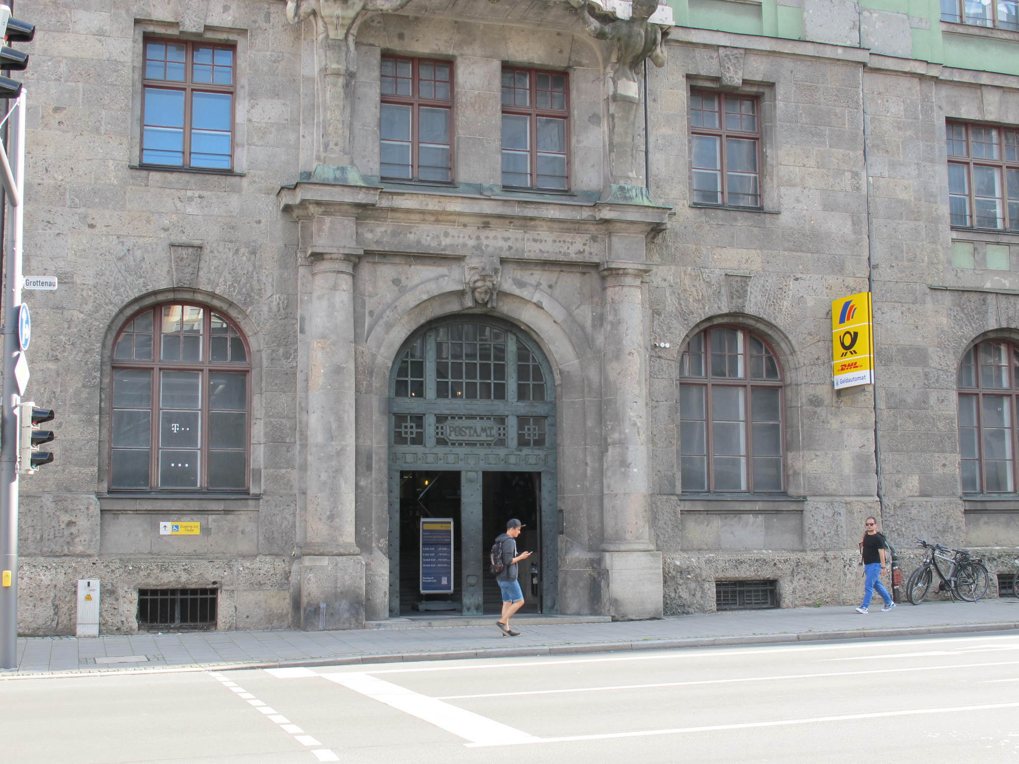 Die Postbank-Filiale in Augsburg. Foto: B4B WIRTSCHAFTSLEBEN SCHWABEN